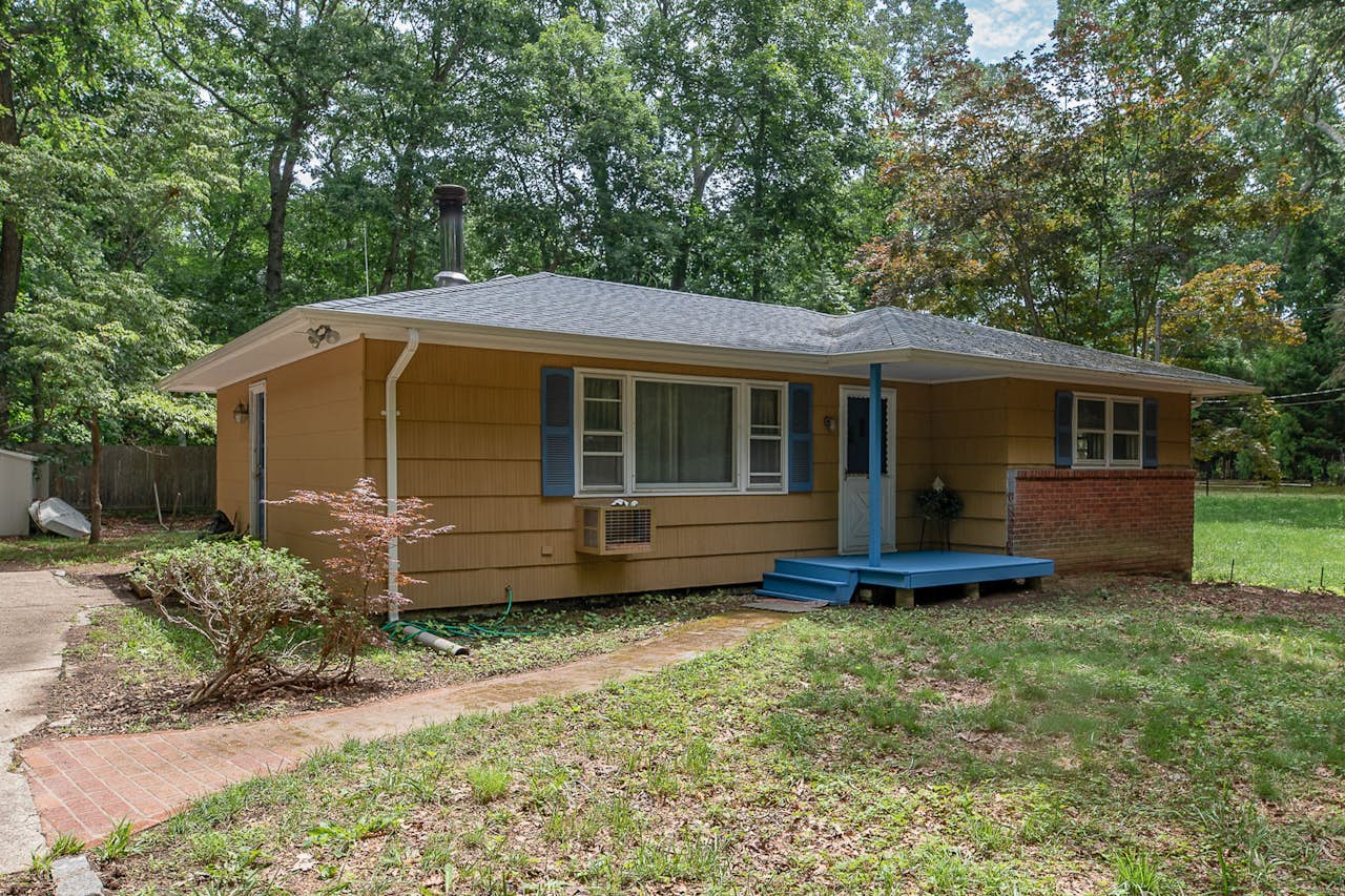 Paradise Shores Beach Cottage 2 BD Southold, NY Vacation Rental Vacasa