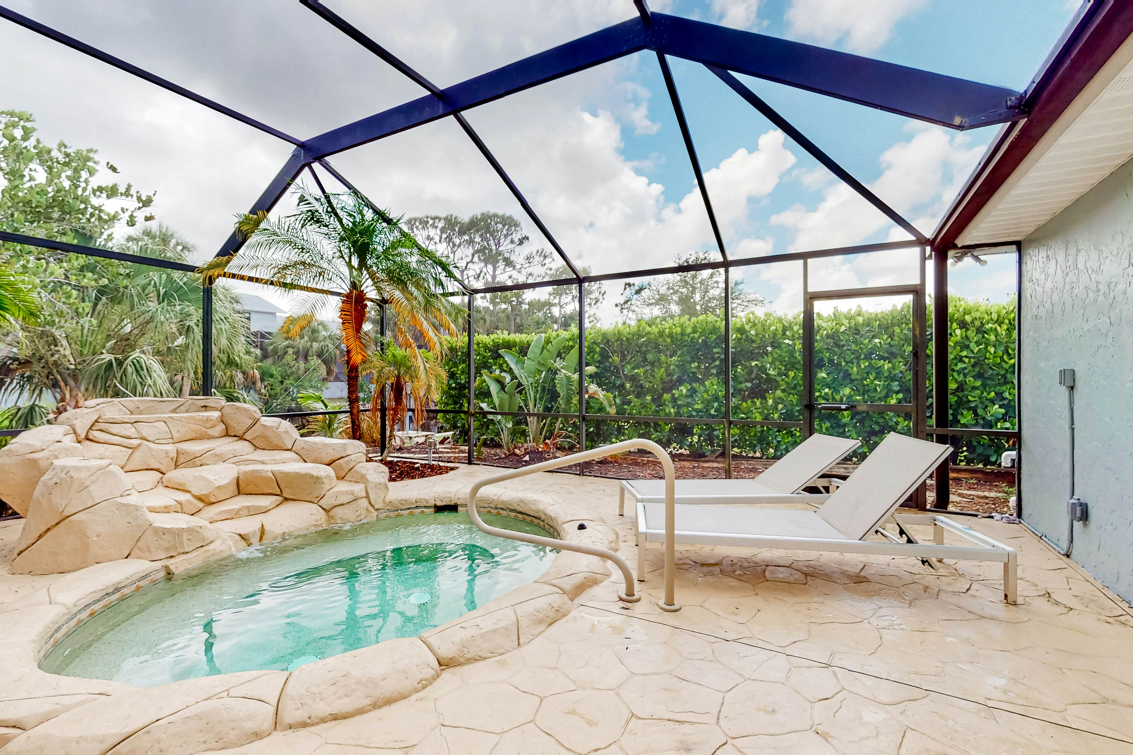 Bonita's Riverfront Retreat 