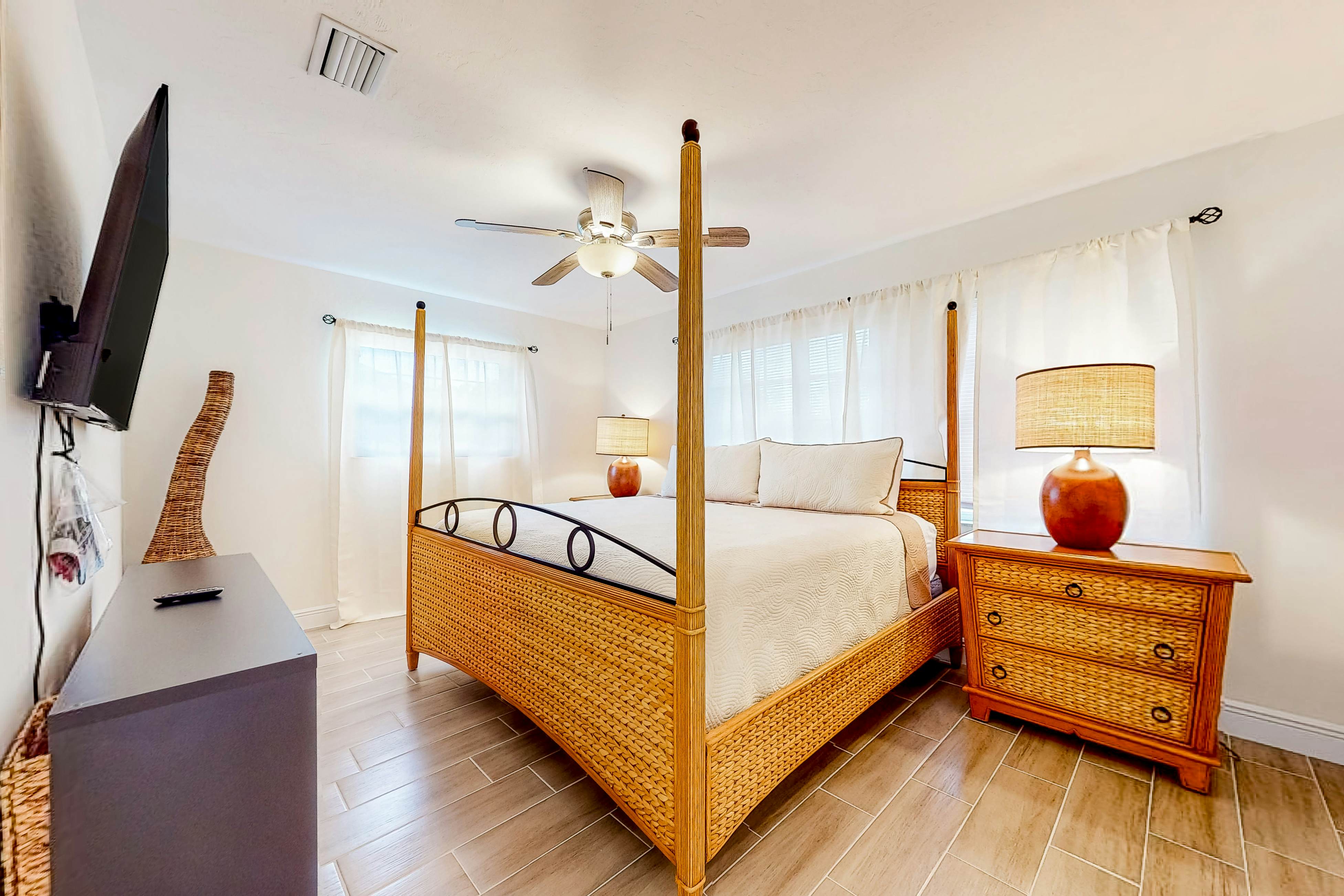 Bonita's Riverfront Retreat 