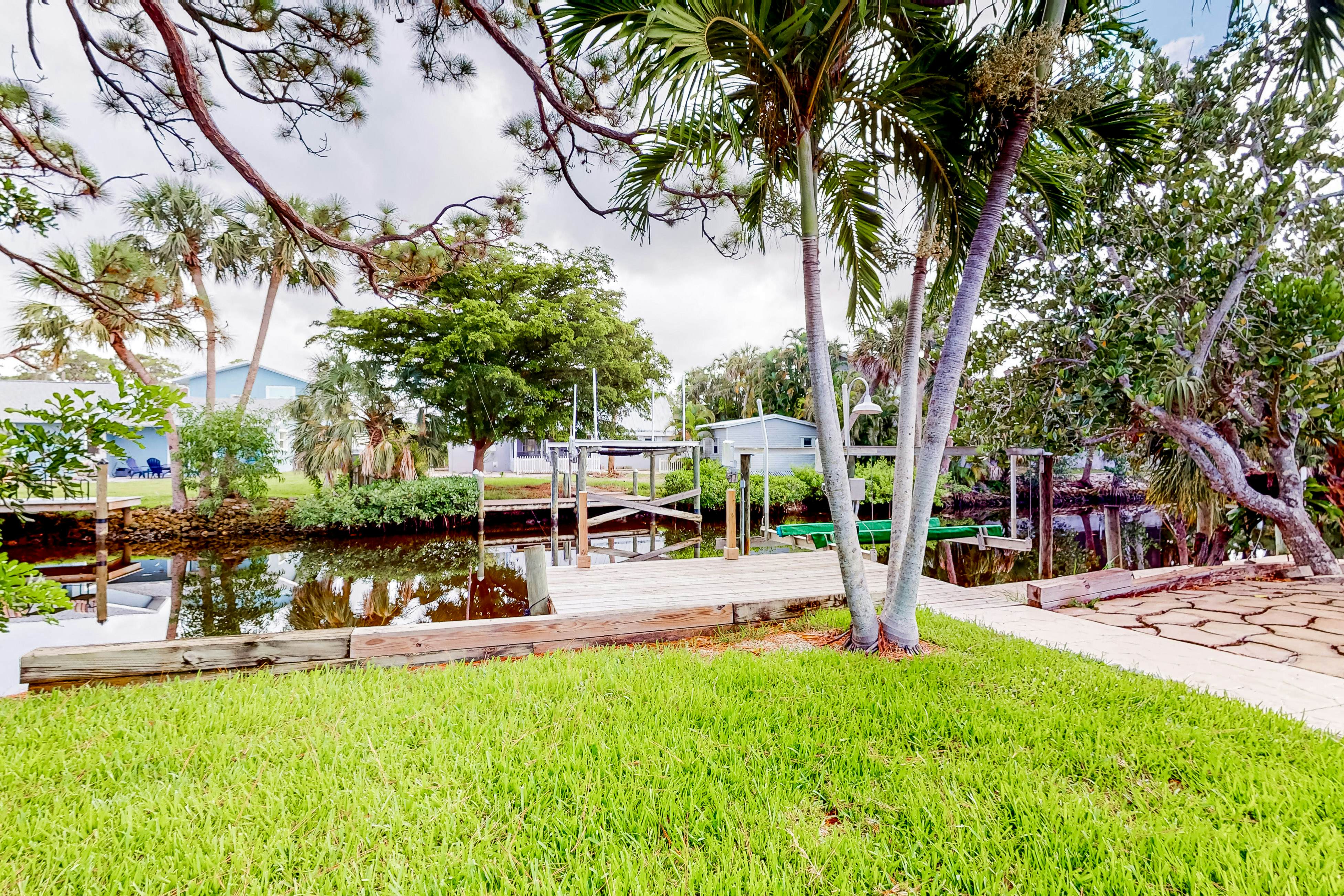 Bonita's Riverfront Retreat 