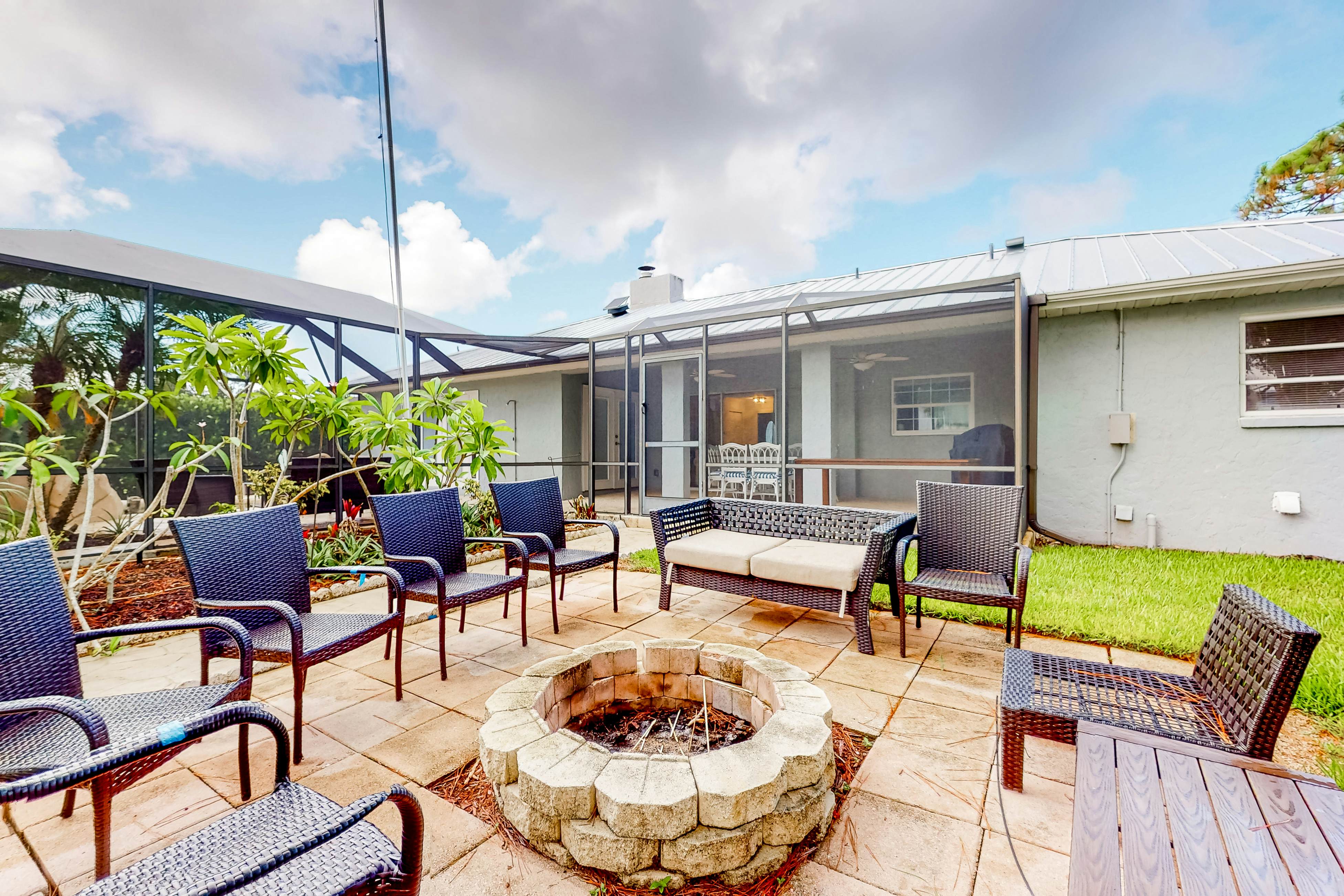 Bonita's Riverfront Retreat 