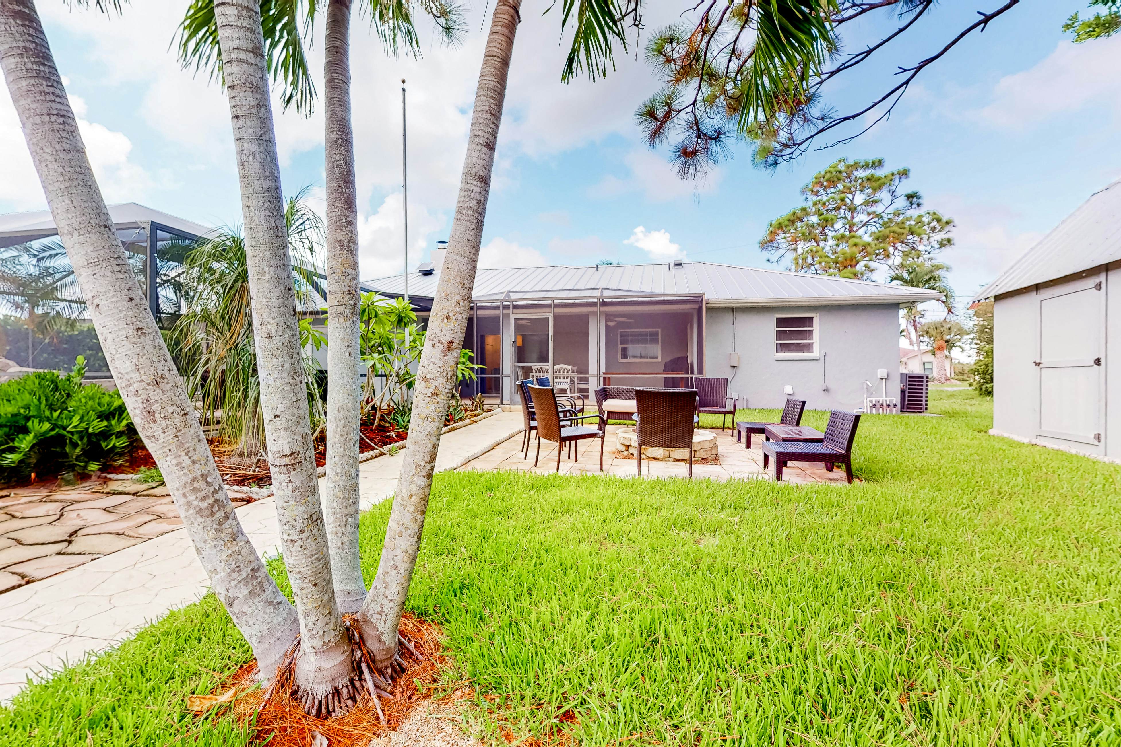 Bonita's Riverfront Retreat 