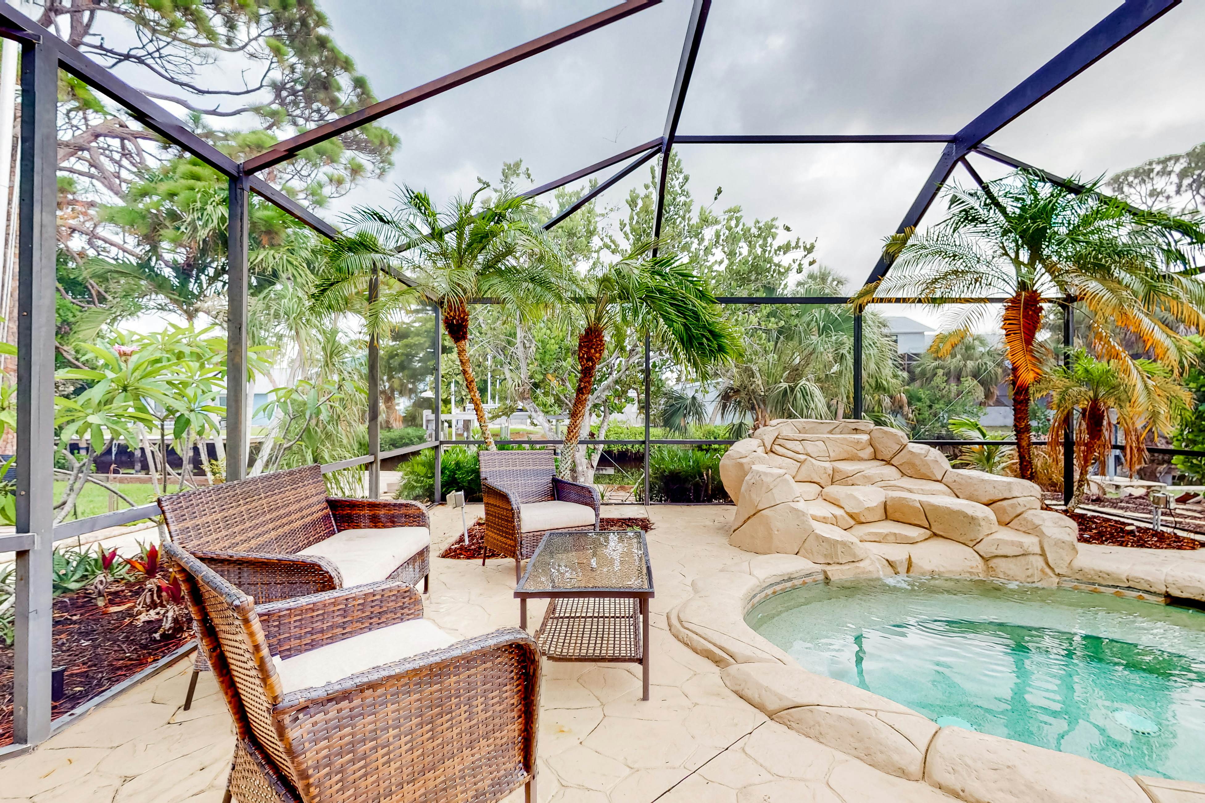 Bonita's Riverfront Retreat 