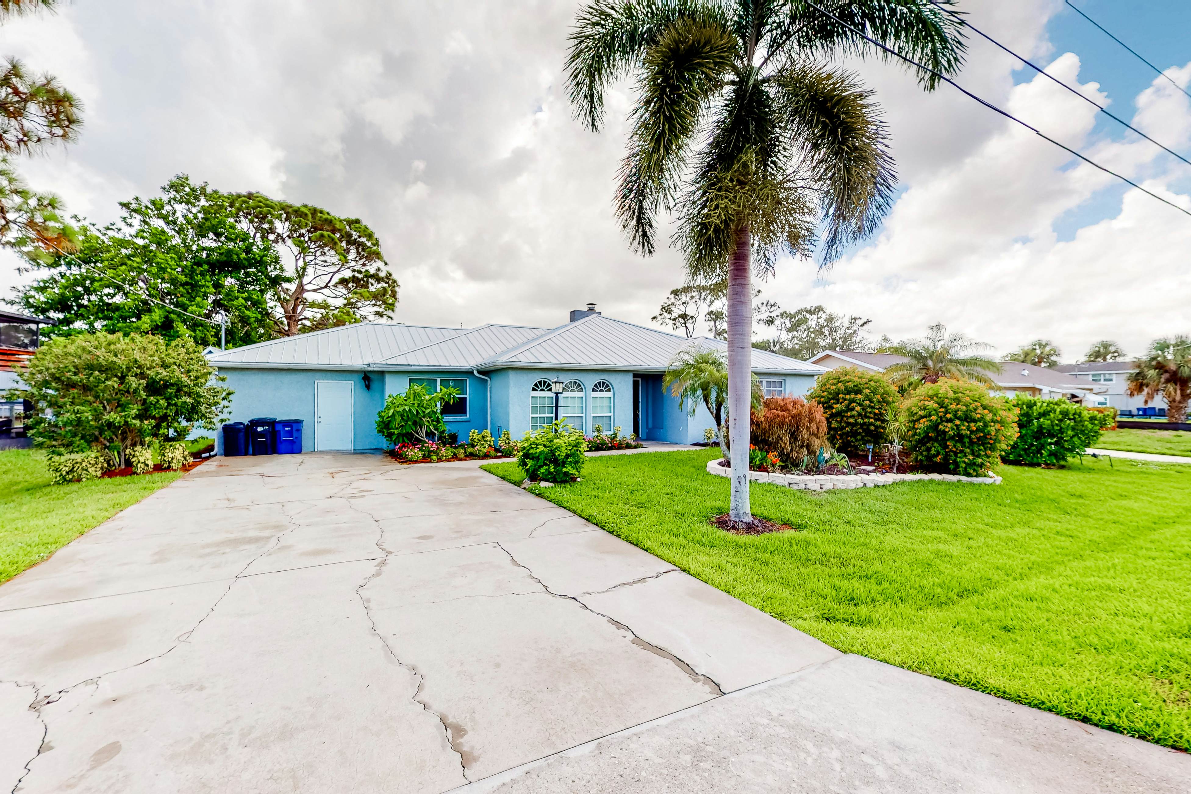 Bonita's Riverfront Retreat 