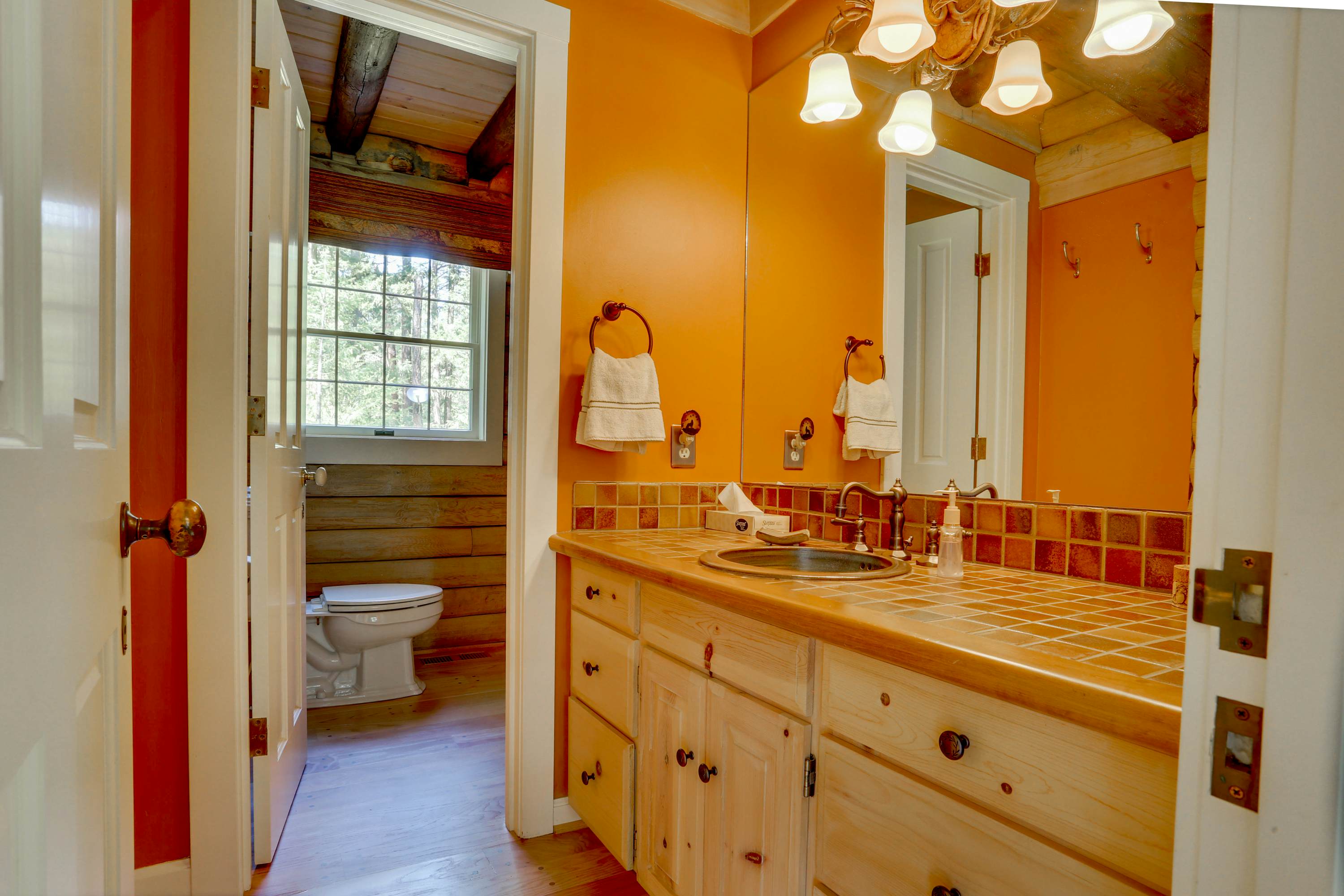 Riverwood Lodge & Guest House 4 BD Trout Lake, WA Vacation Rental