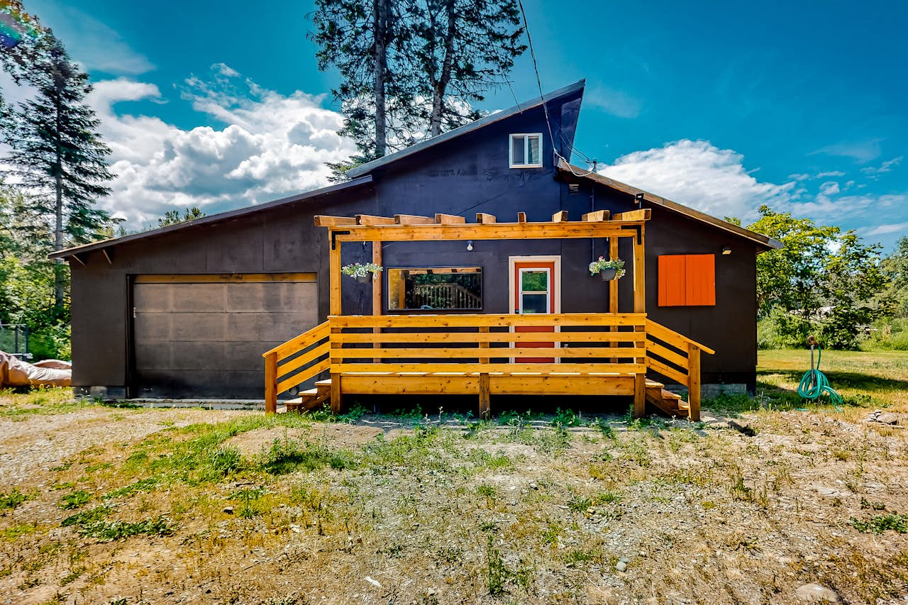 Riverfront Retreat 1 BD Cle Elum, WA Vacation Rental Vacasa