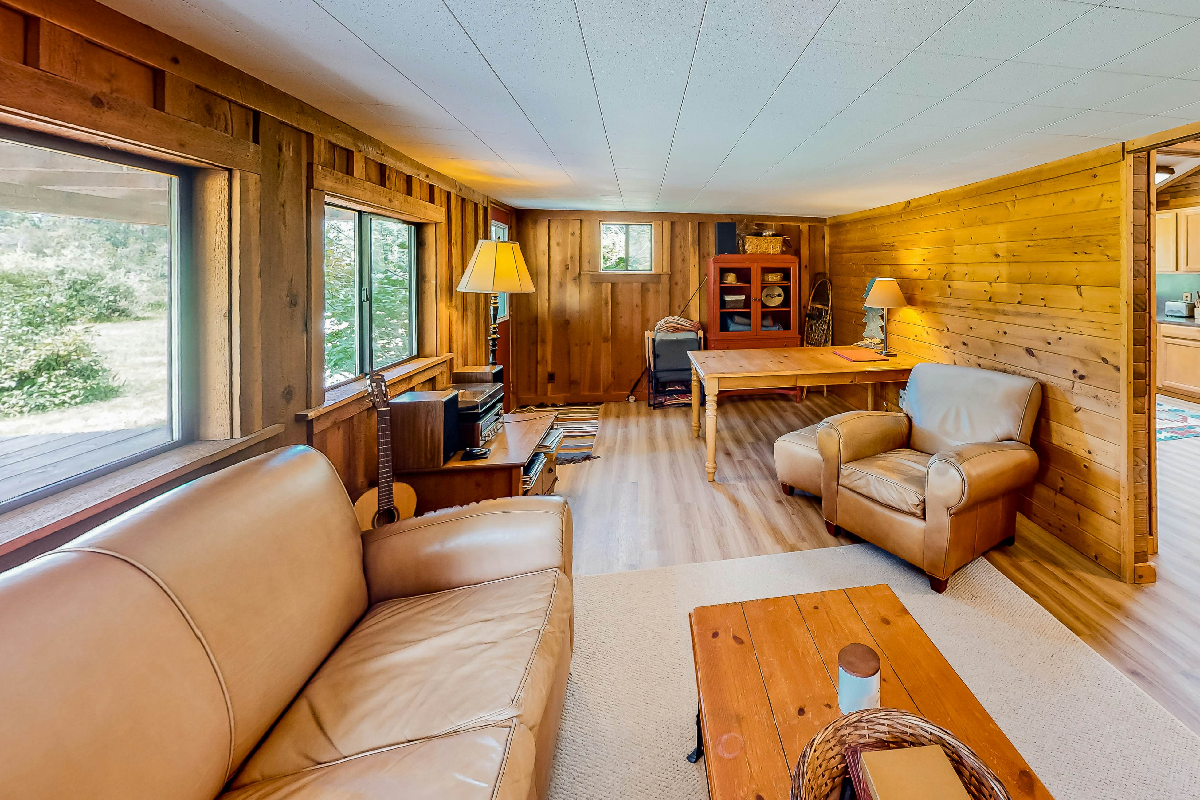 Riverfront Retreat 1 BD Cle Elum, WA Vacation Rental Vacasa