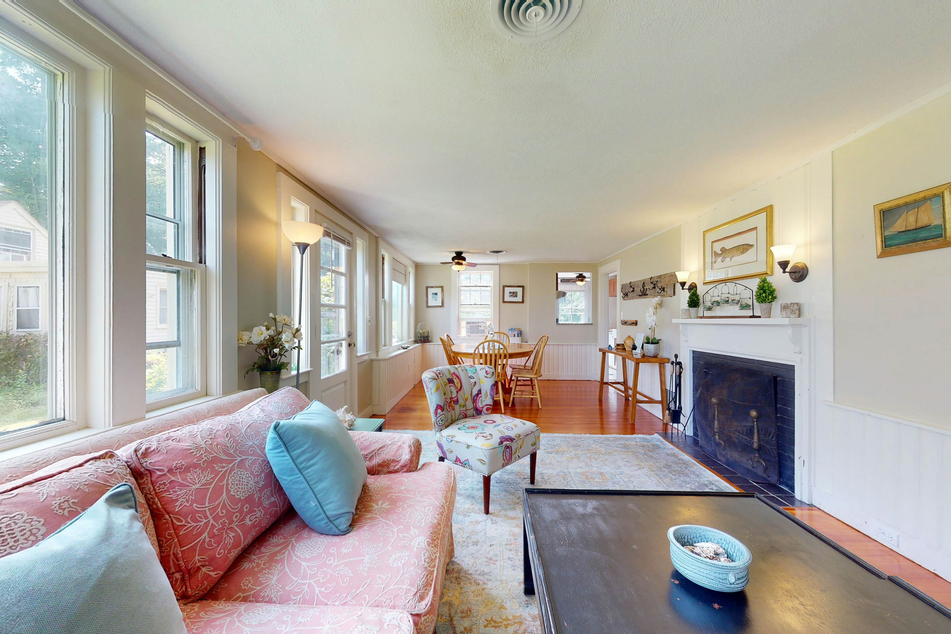 Garden Cottage By The Sea