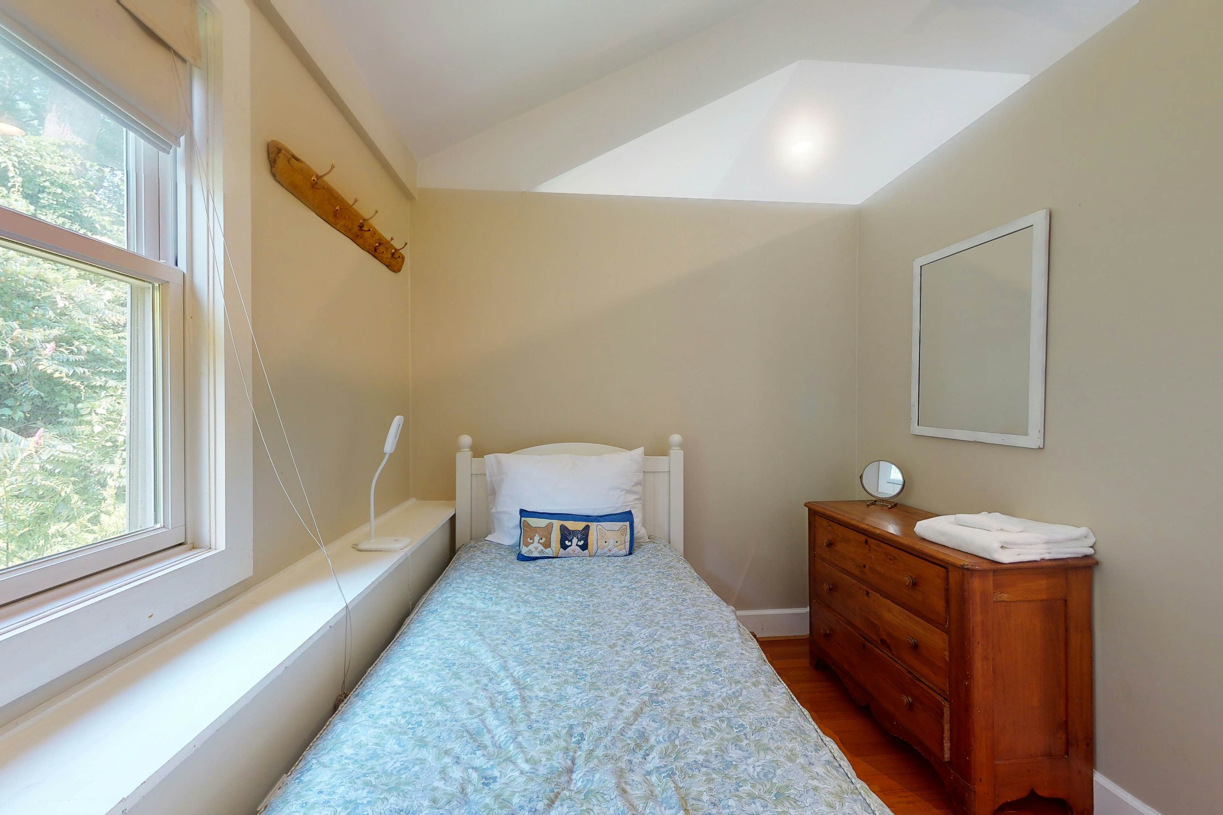 Garden Cottage By The Sea