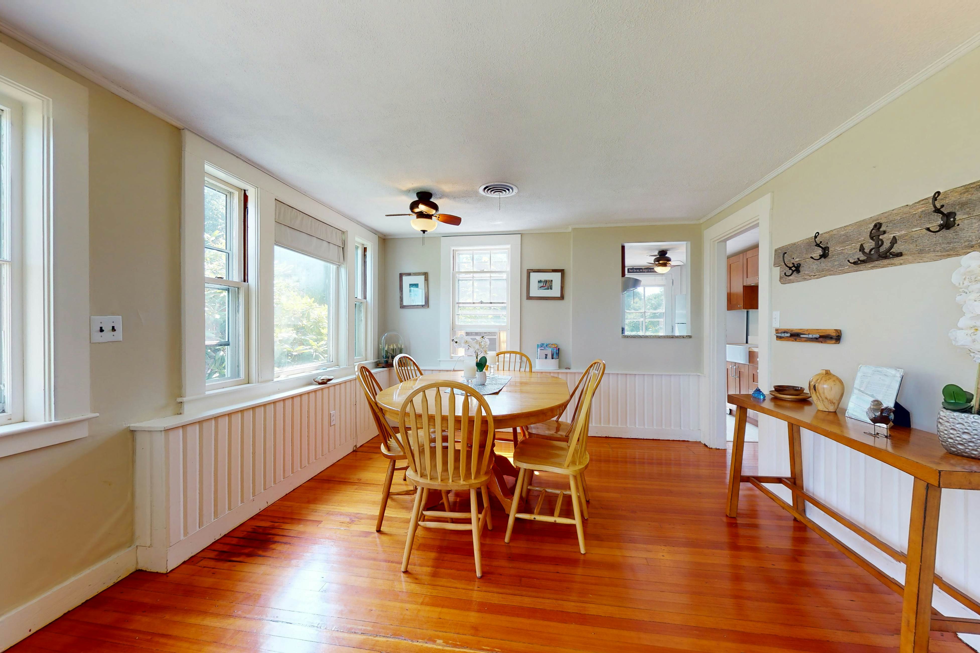 Garden Cottage By The Sea