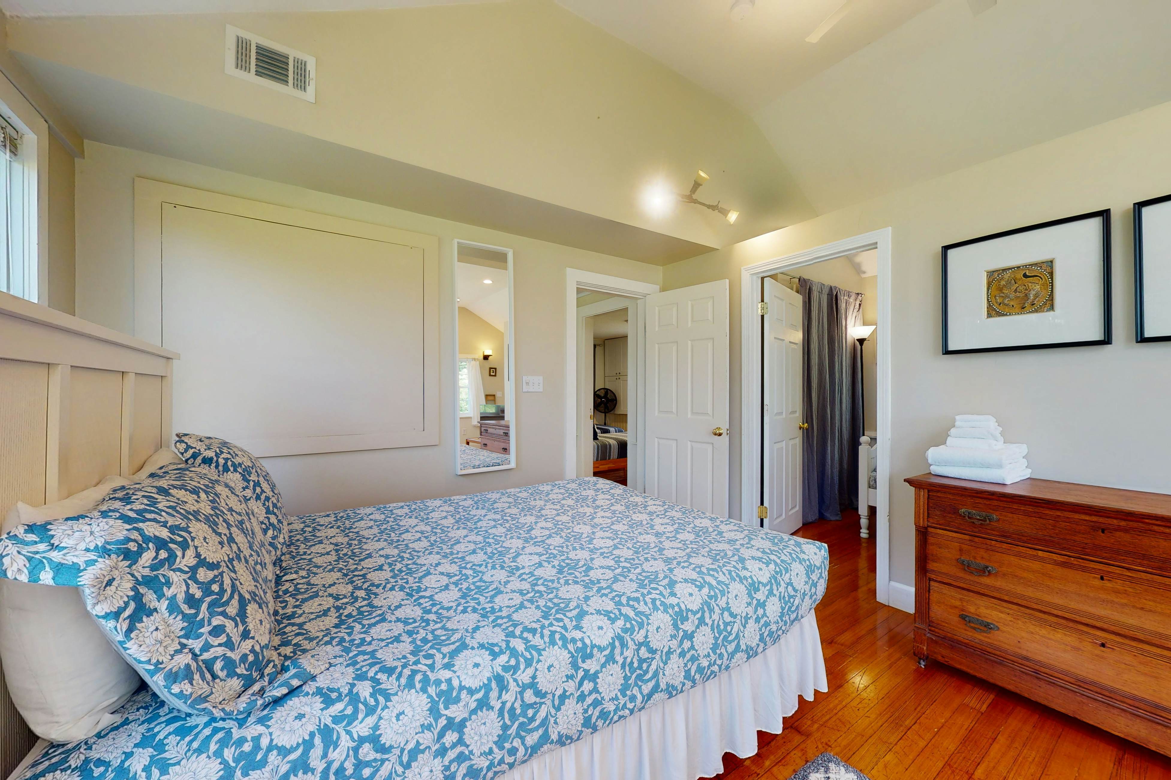 Garden Cottage By The Sea