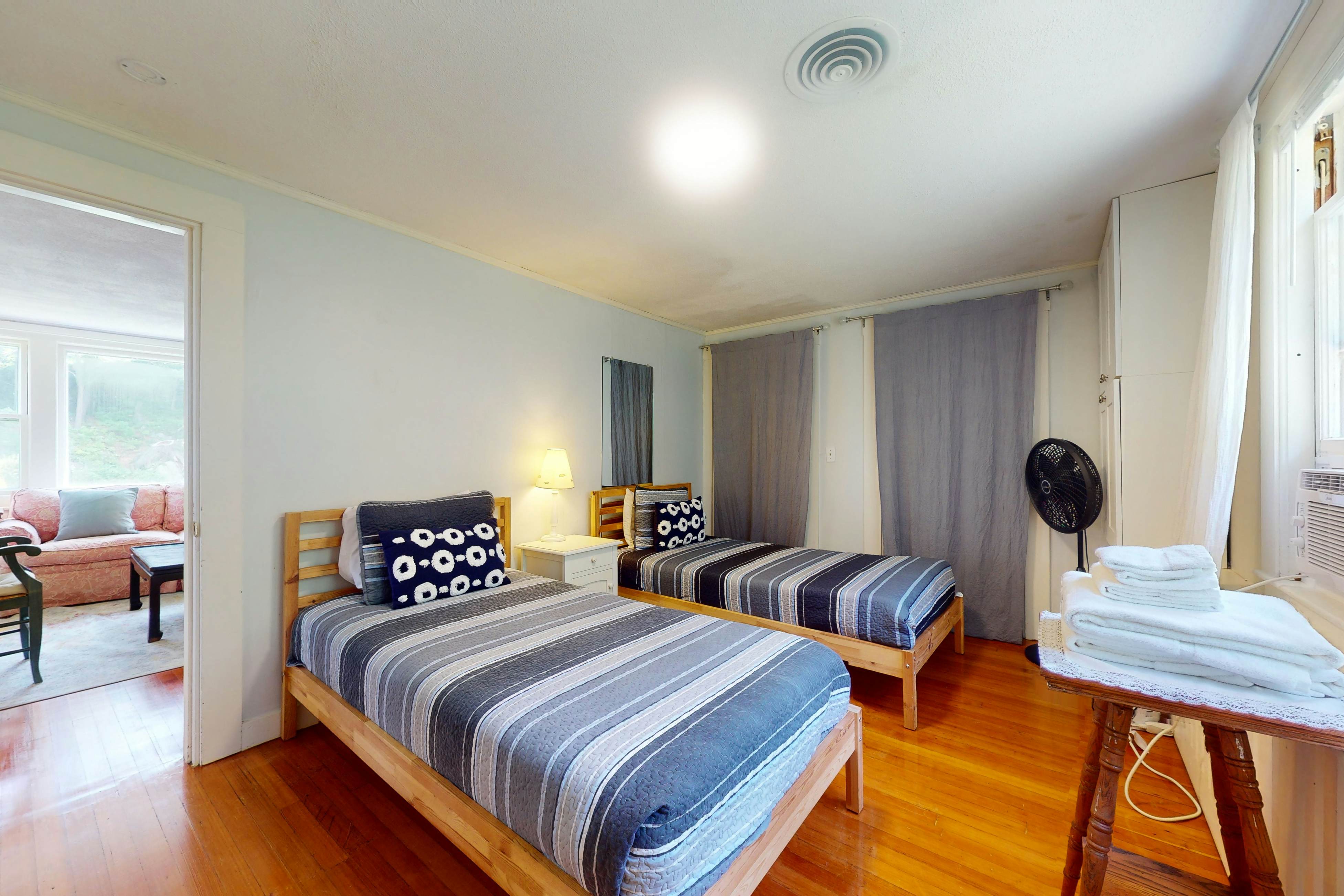 Garden Cottage By The Sea