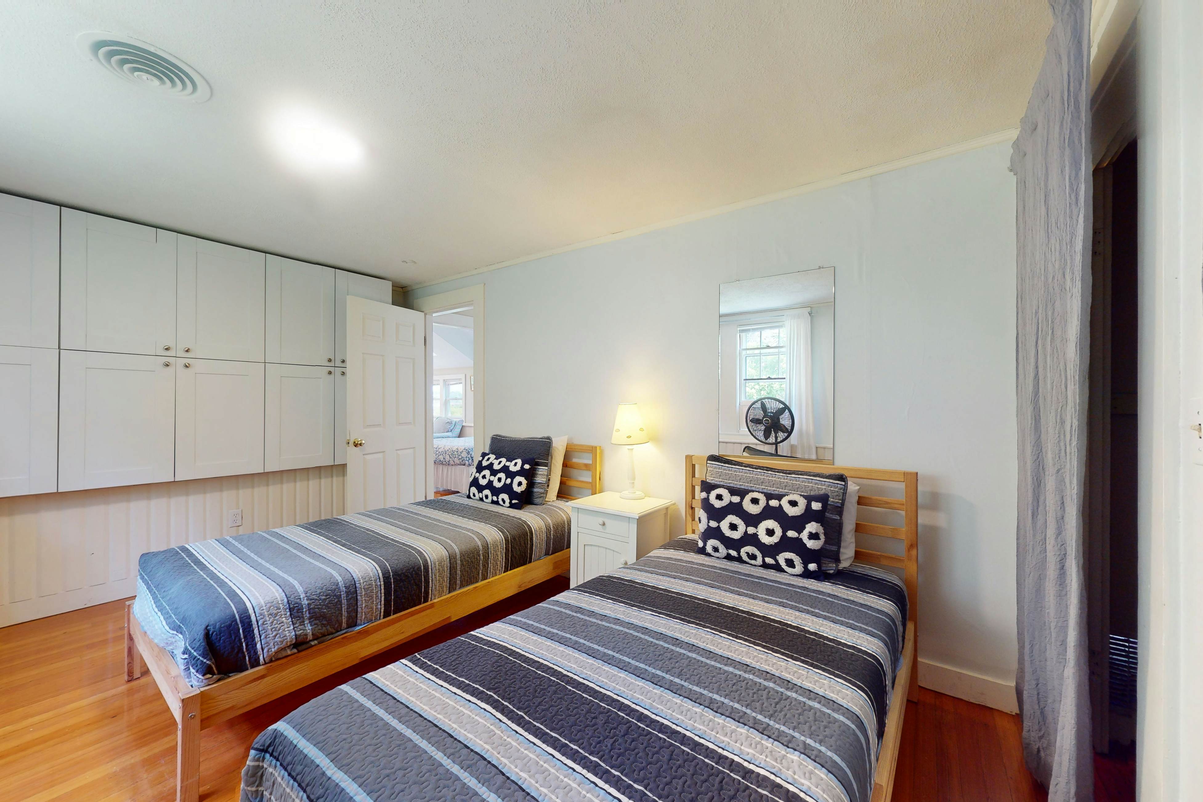 Garden Cottage By The Sea