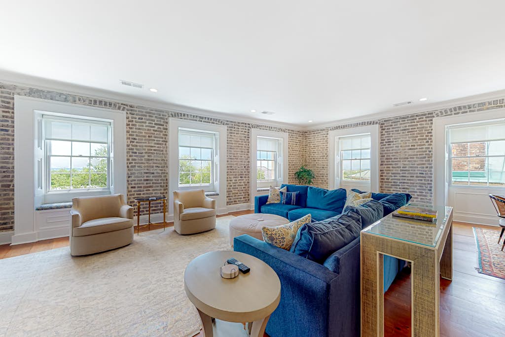 Rainbow Row Pied-À-Terre Condo in Charleston — Charleston, SC — vacation rental