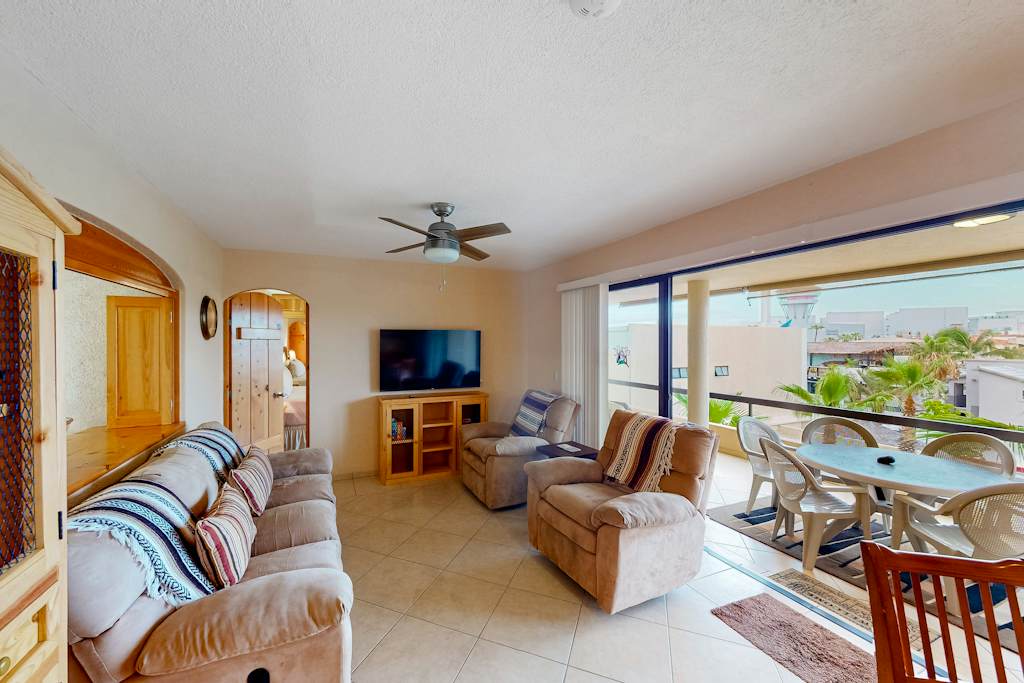 Inviting Apartment Across From The Beach With Pool, Grill, Balcony & Golf Nearby - San José del Cabo