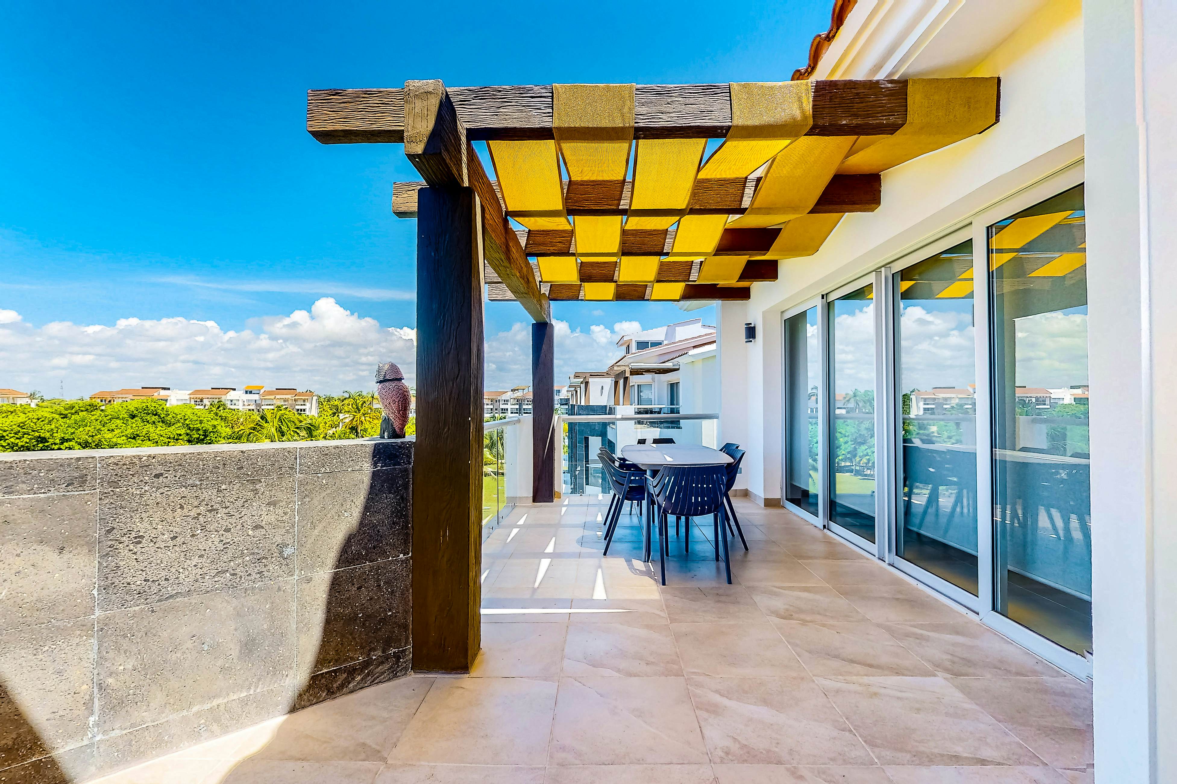 Luxury Palms at Mareazul 436 Norte