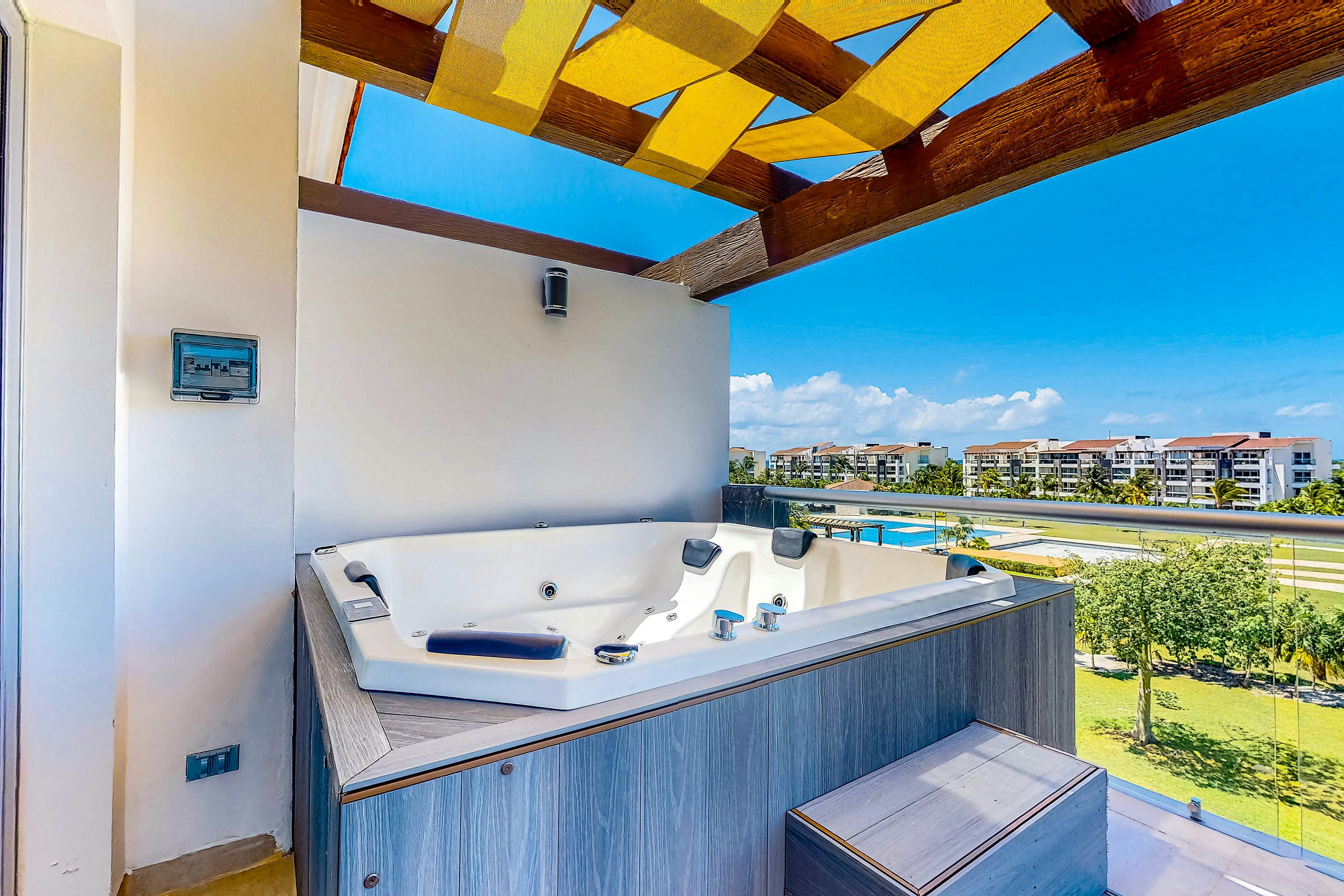 Luxury Palms at Mareazul 436 Norte