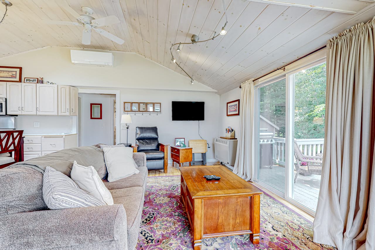 Crystal Lake Cottage 3 BD Gilmanton, NH Vacation Rental Vacasa