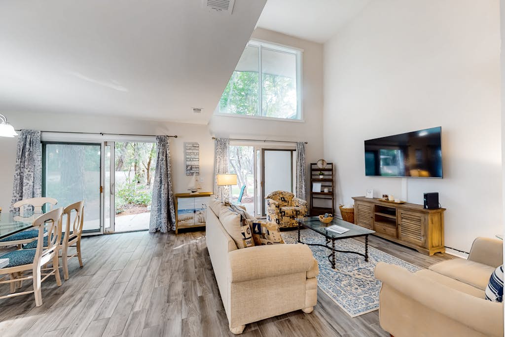 Harbour Town villa with courtyard view & pool - close to shops & restaurants — Hilton Head, SC — vacation rental