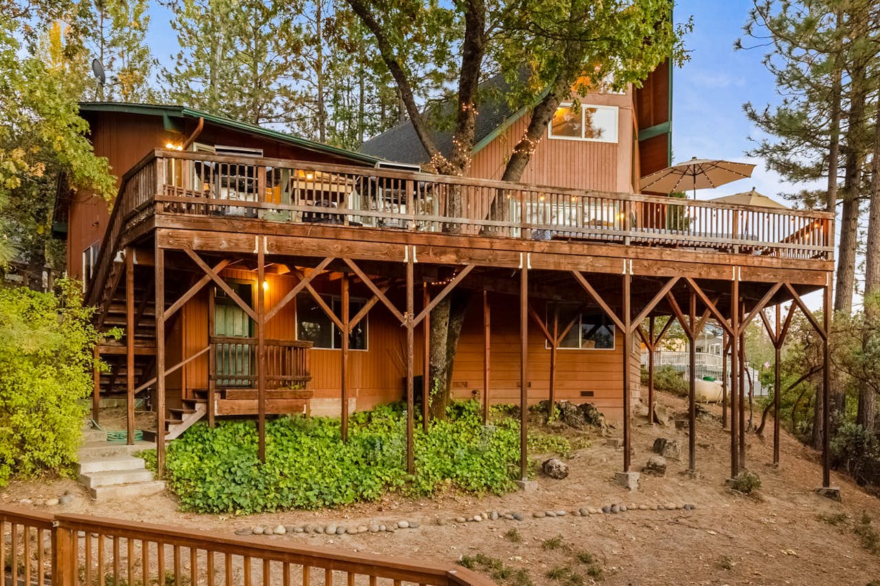 Bass Lake Lodge 7 BD Bass Lake, CA Vacation Rental Vacasa