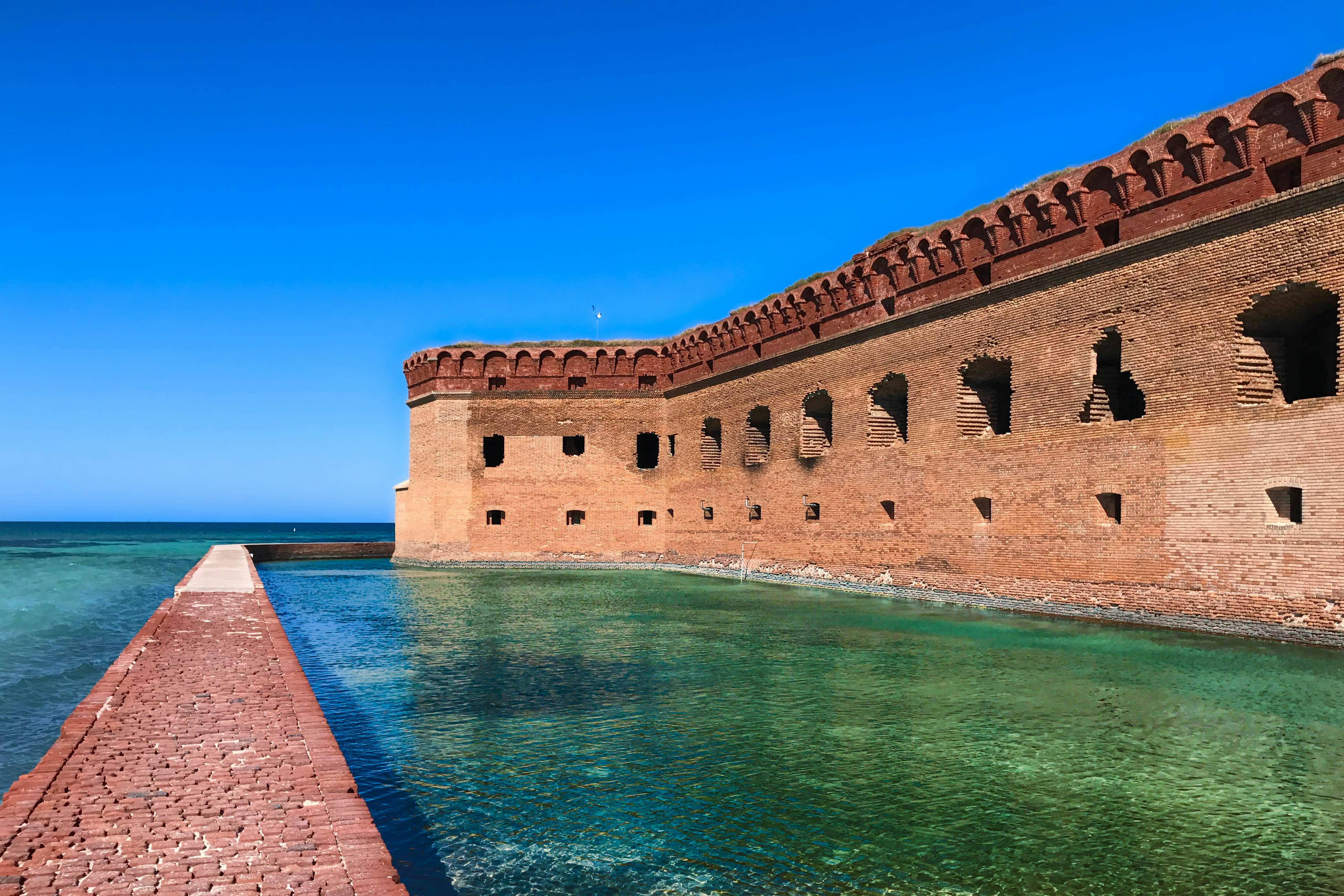 Sunrise Suites - Tierra Bomba Suite 403