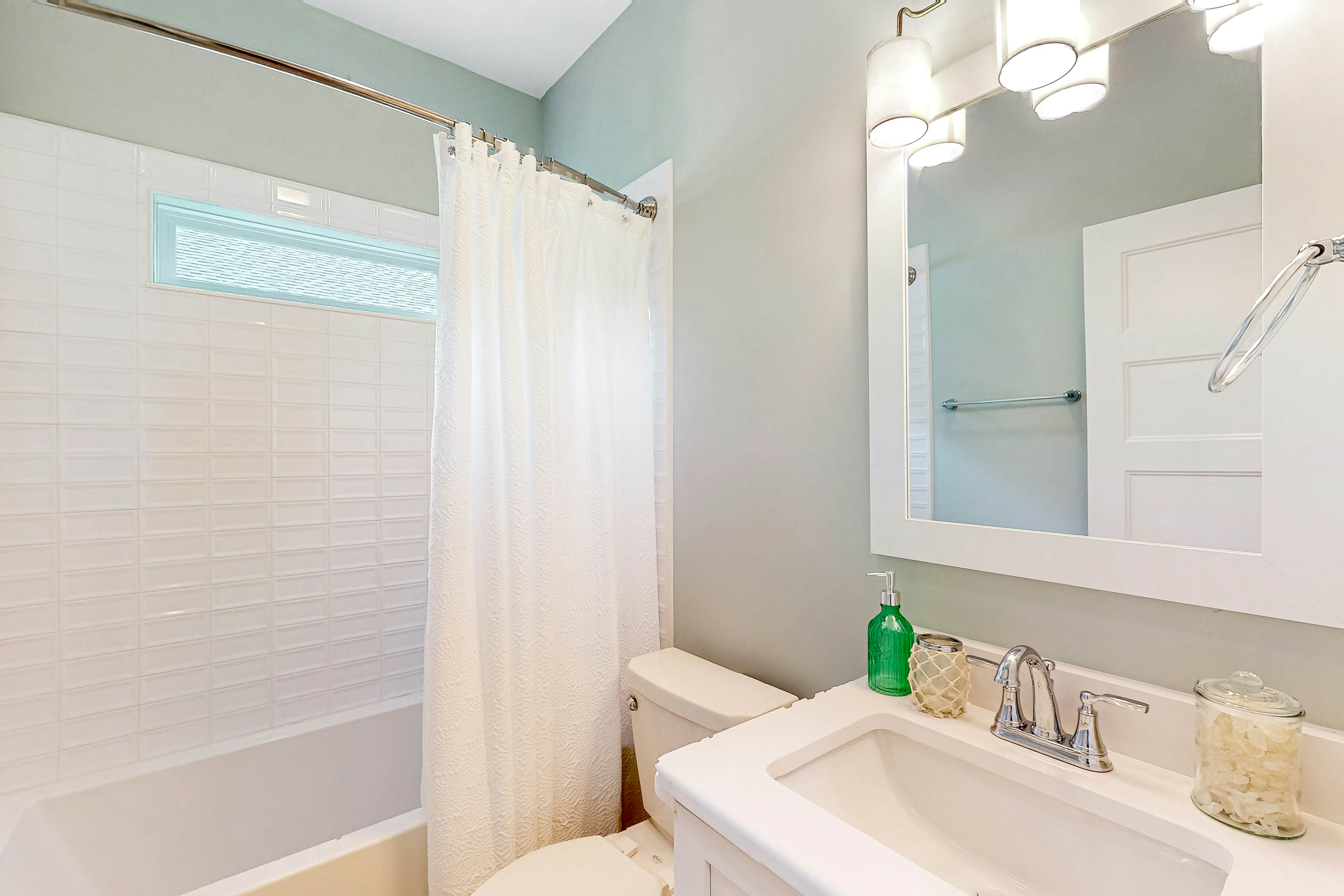 Horatio's Hideaway 3 BD Manteo, NC Vacation Rental Vacasa