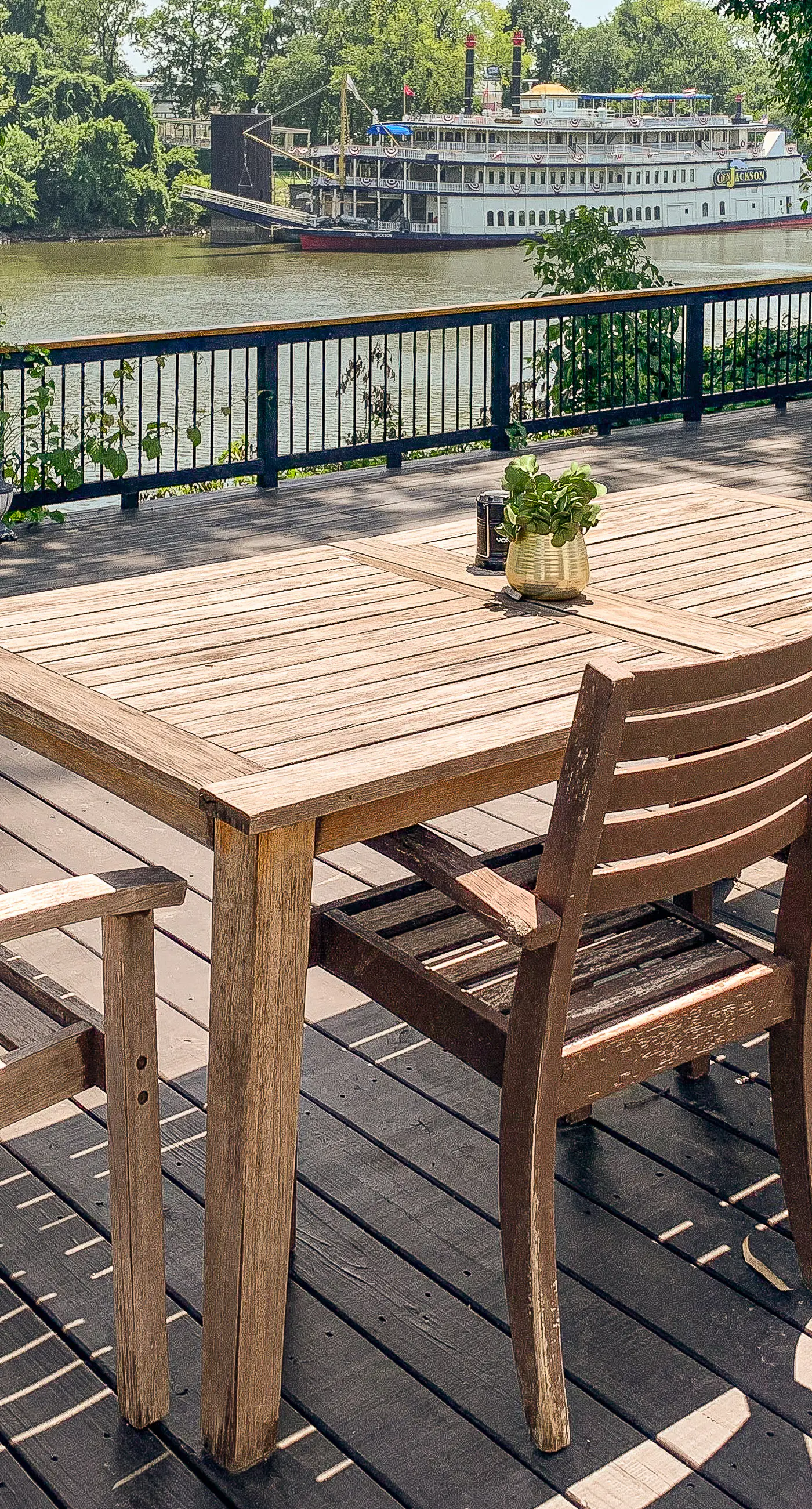 Inglewood Riverfront Retreat