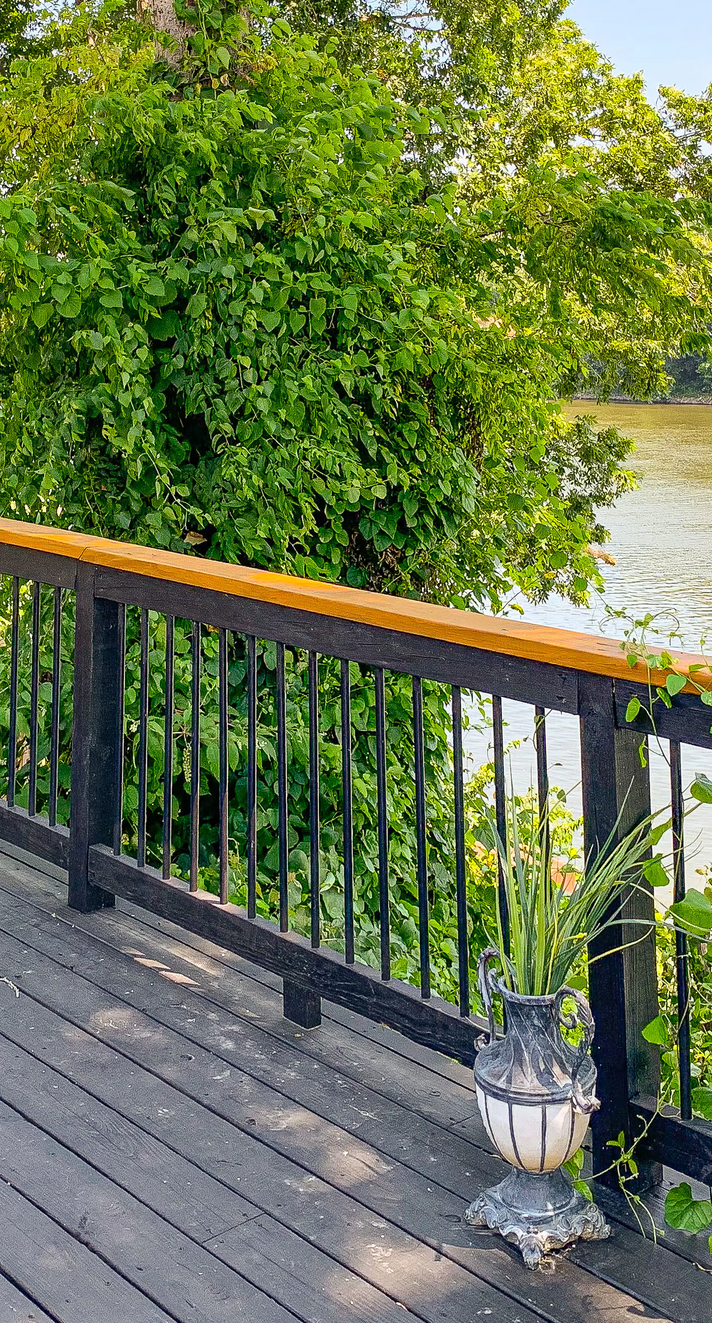 Inglewood Riverfront Retreat