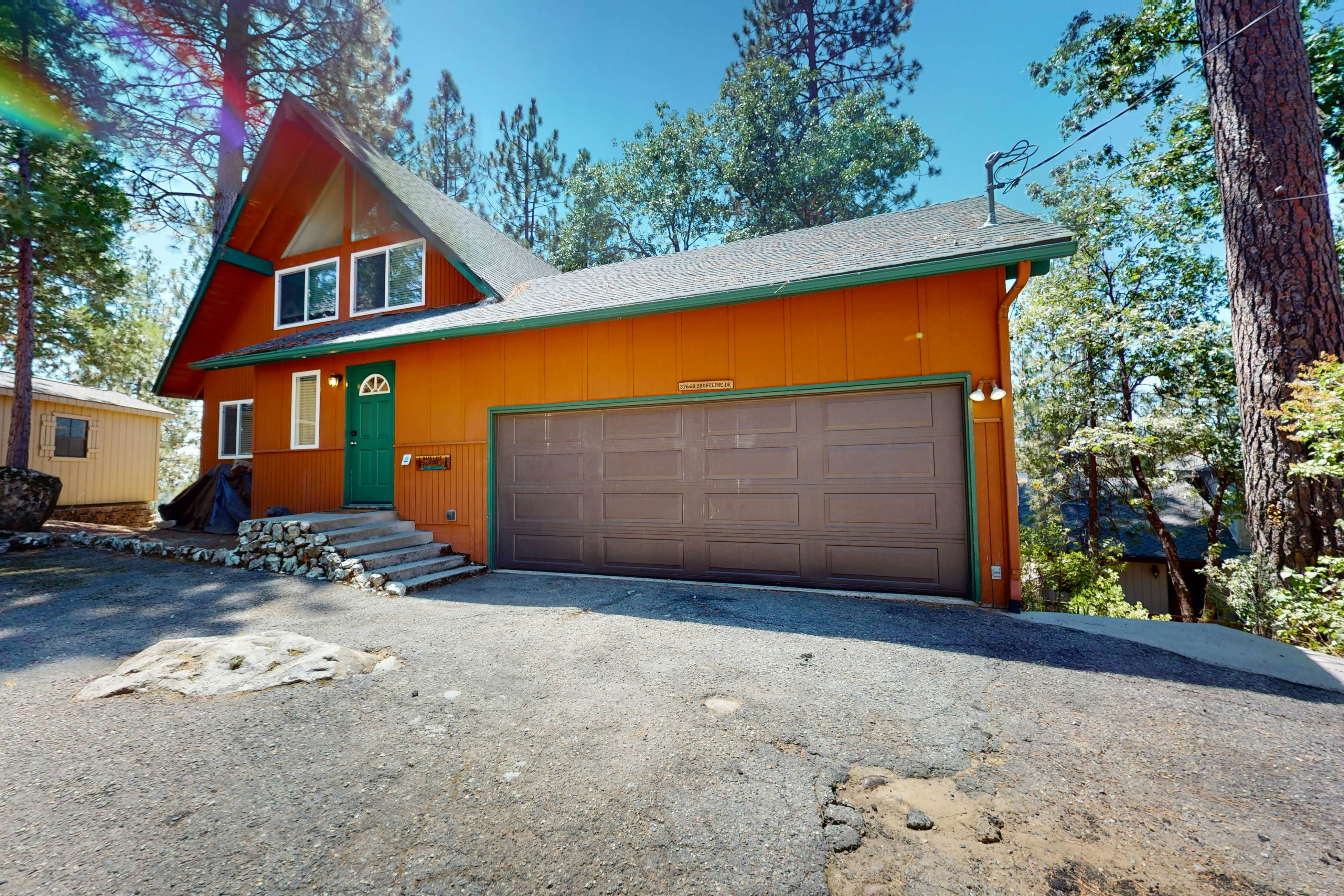 Bass Lake Lodge 7 BD Bass Lake, CA Vacation Rental Vacasa