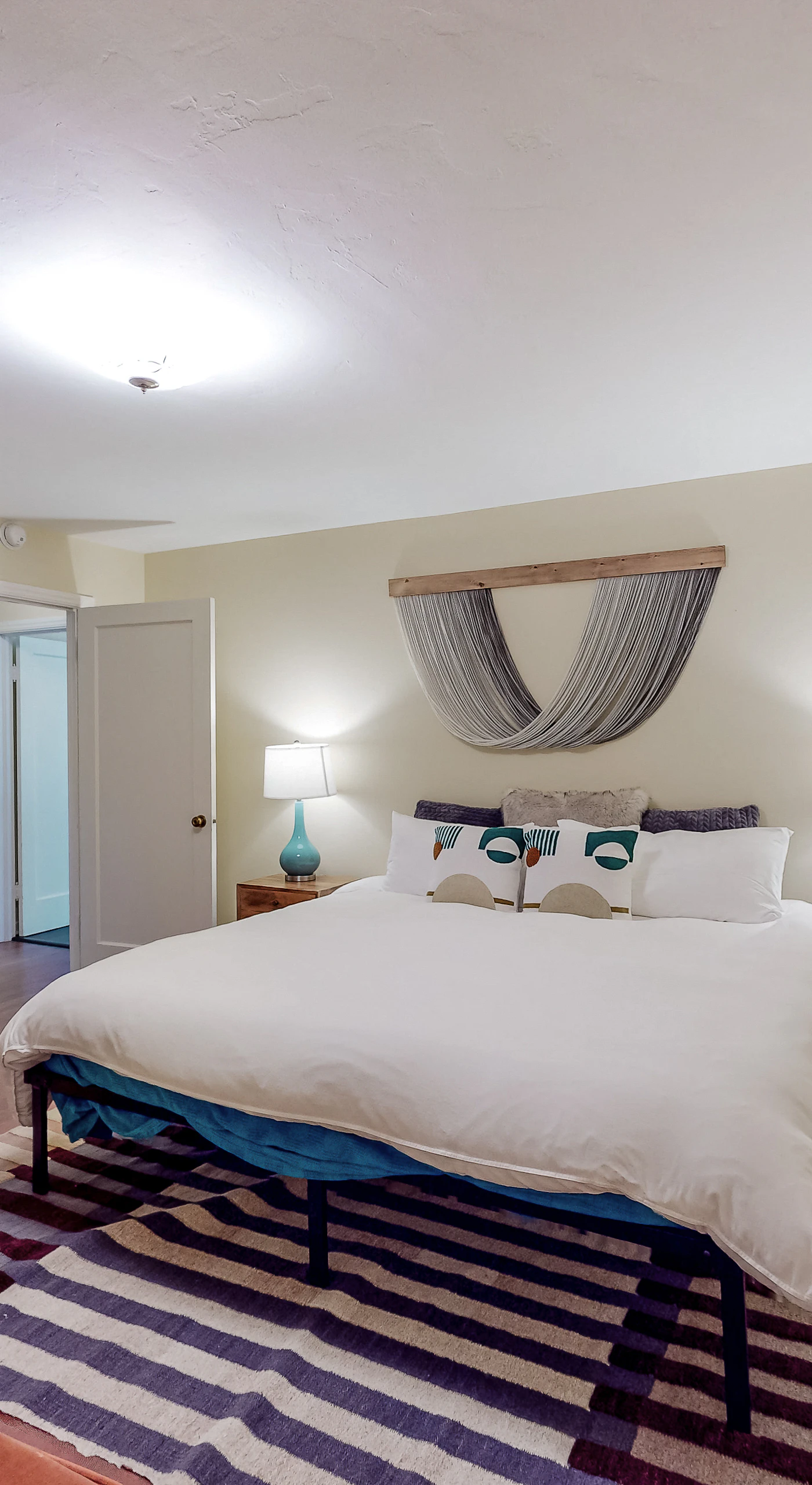 Wake up refreshed in your king suite with Sonoma County quiet all around — the tasting rooms of Healdsburg are just minutes from your door.