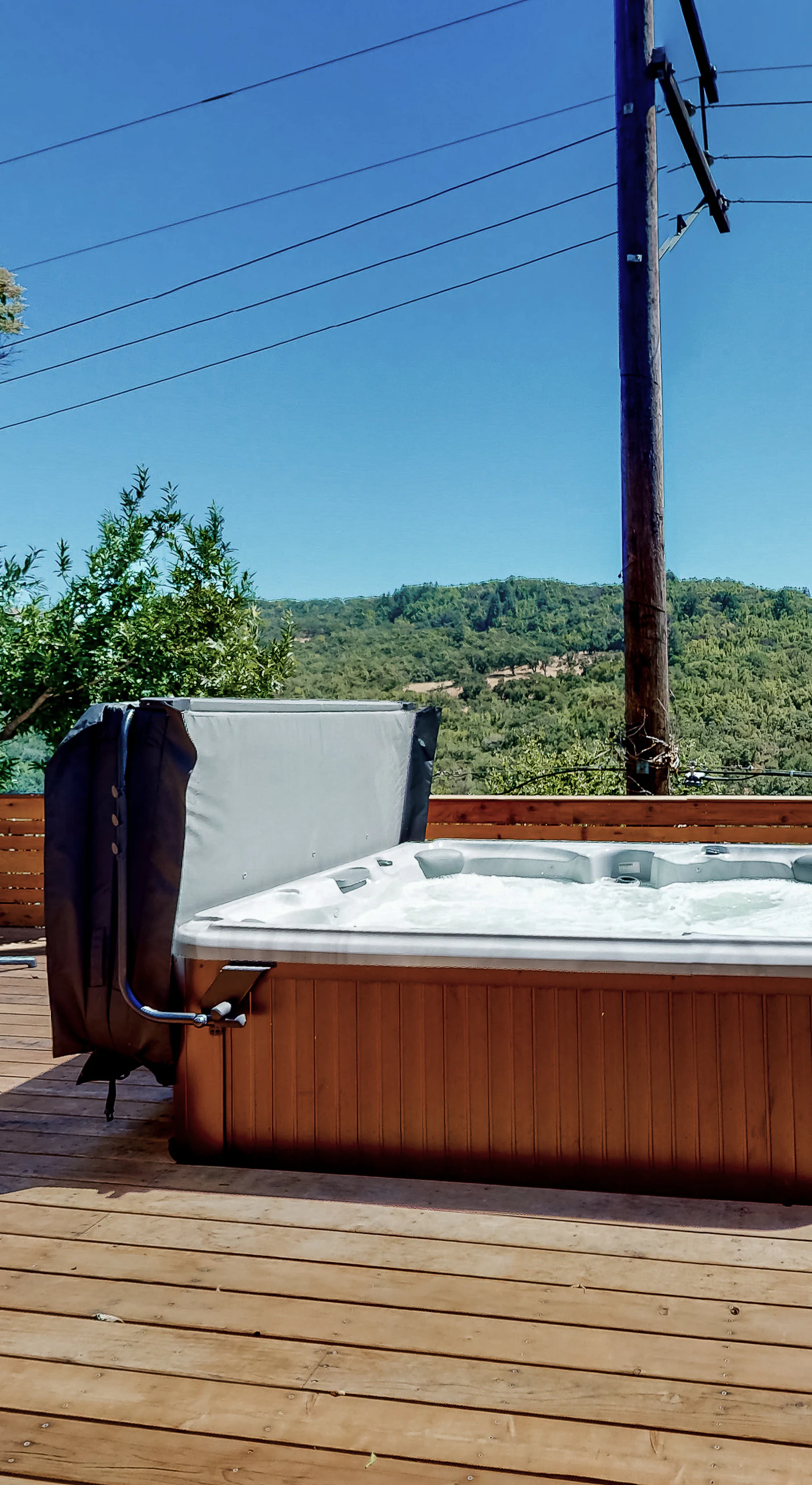 Soak under the stars in your private hot tub with sweeping Healdsburg hillside views — the perfect wind-down after a day of wine tasting in Dry Creek Valley.