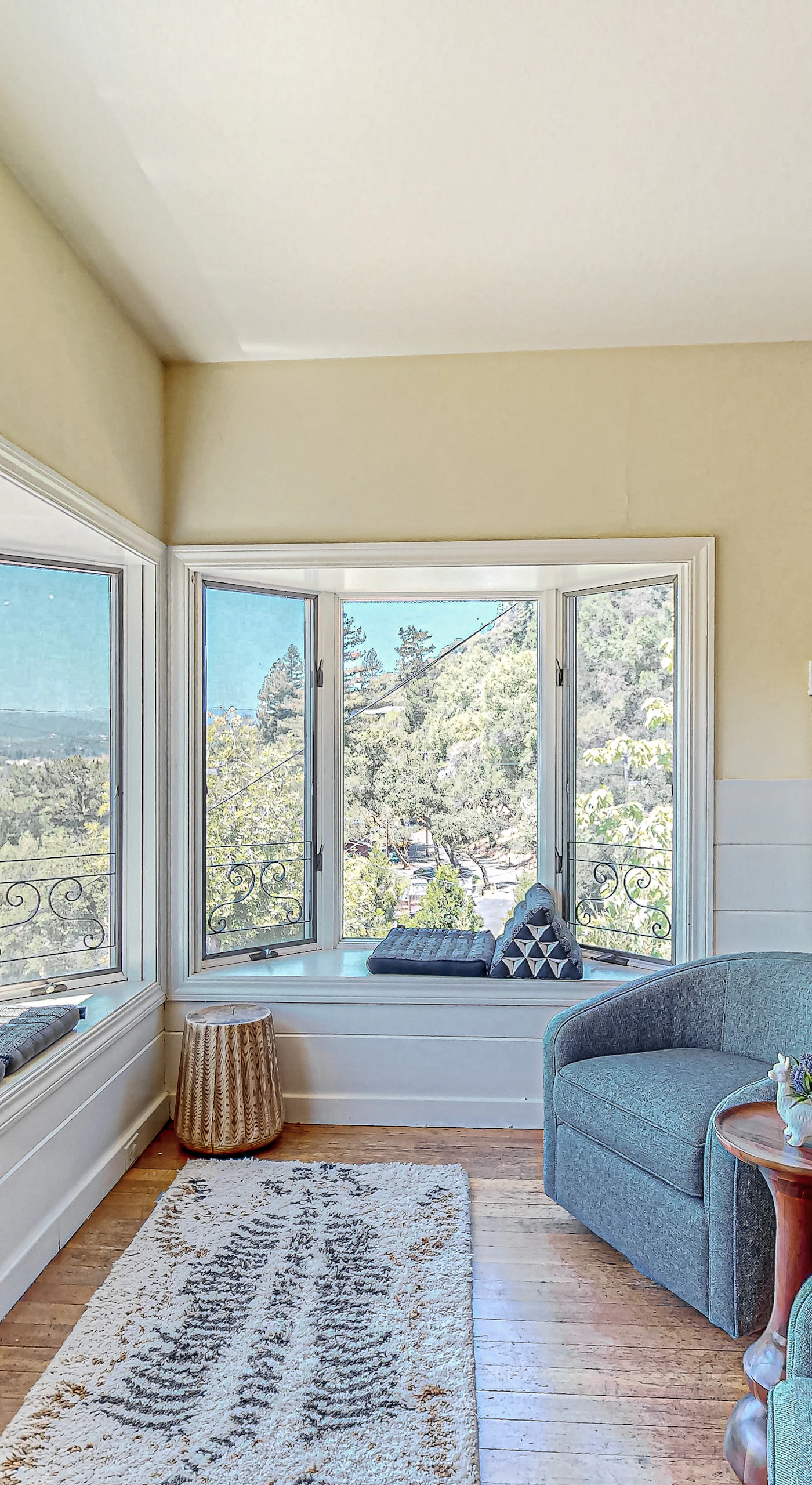 Wrap yourself in panoramic mountain views from a sunny reading nook — floor-to-ceiling windows and a cushioned window seat make this your private wine country lookout.