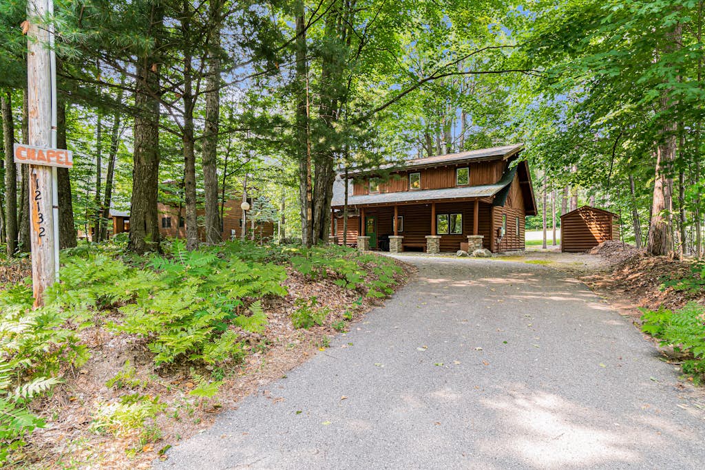 The Log Cabin - House in Thompsonville walking distance to resort amenities