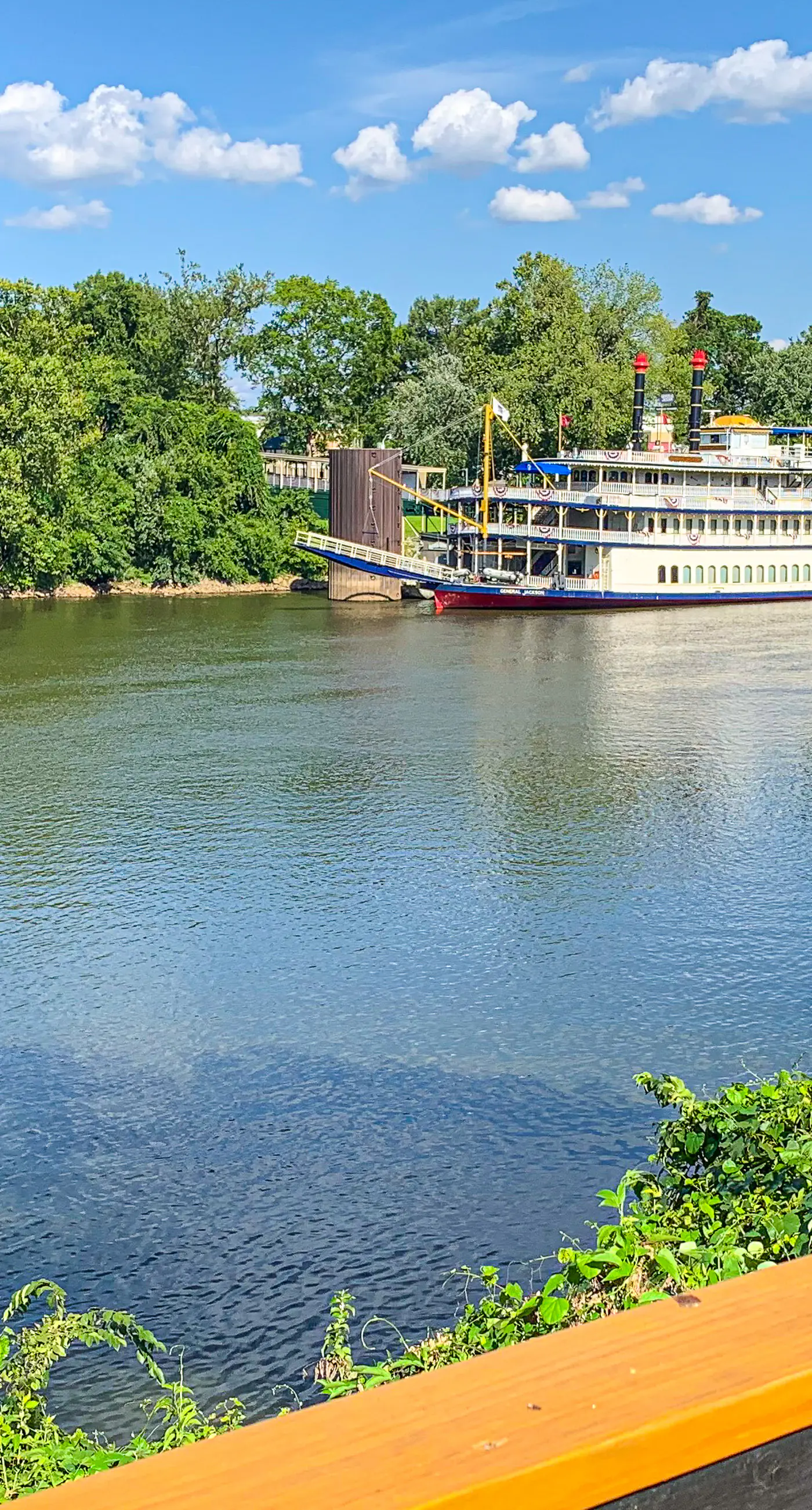 Inglewood Riverfront Retreat