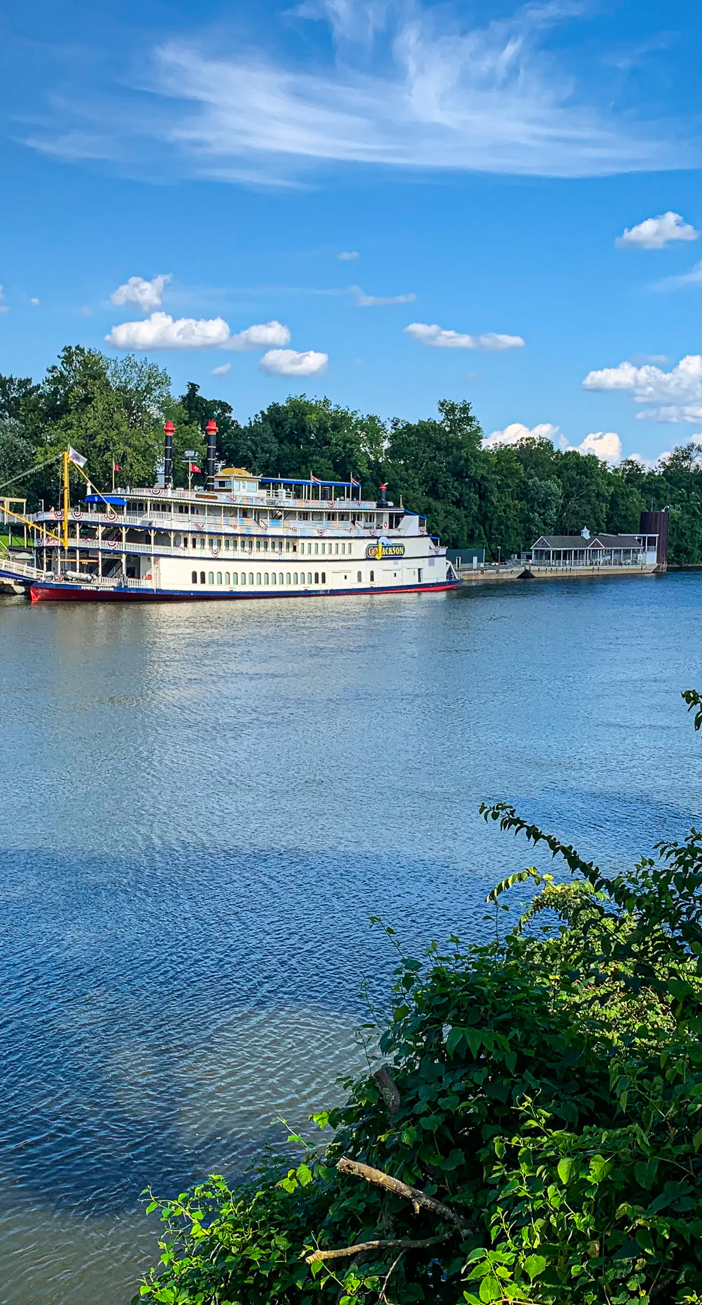 Inglewood Riverfront Retreat