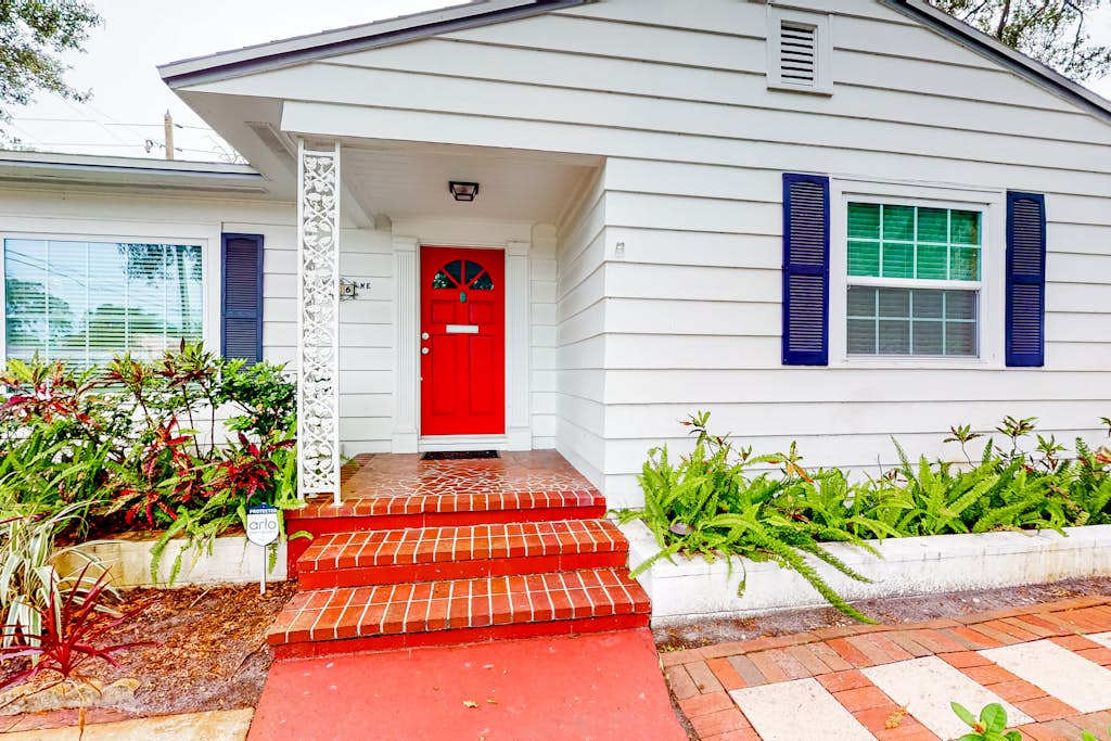 Charming cottage with patio and WD walk to the Bay Bay and North Shore Park β St. Petersburg, FL β vacation rental