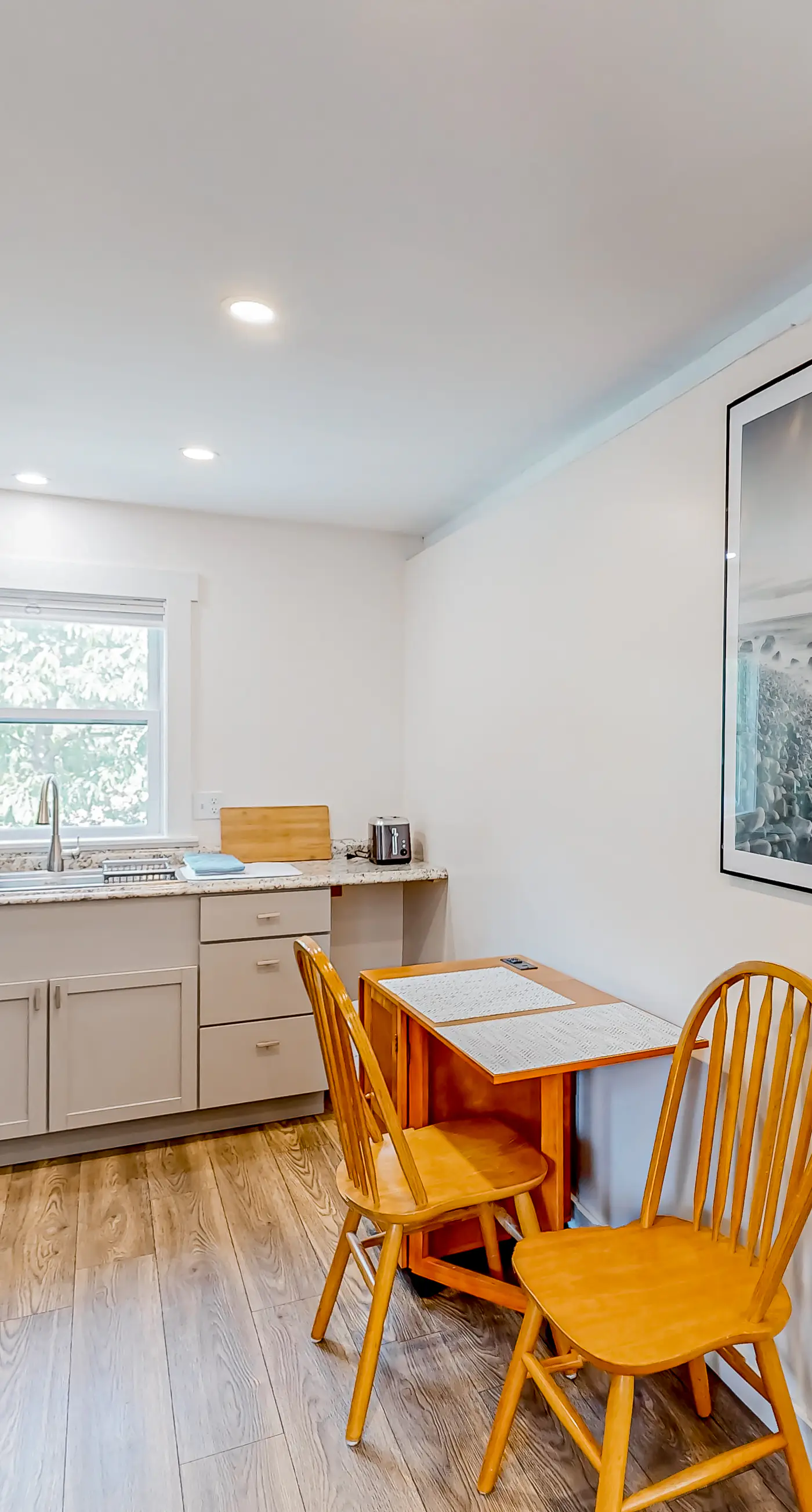 Shore breeze Inn - Tri-Plex