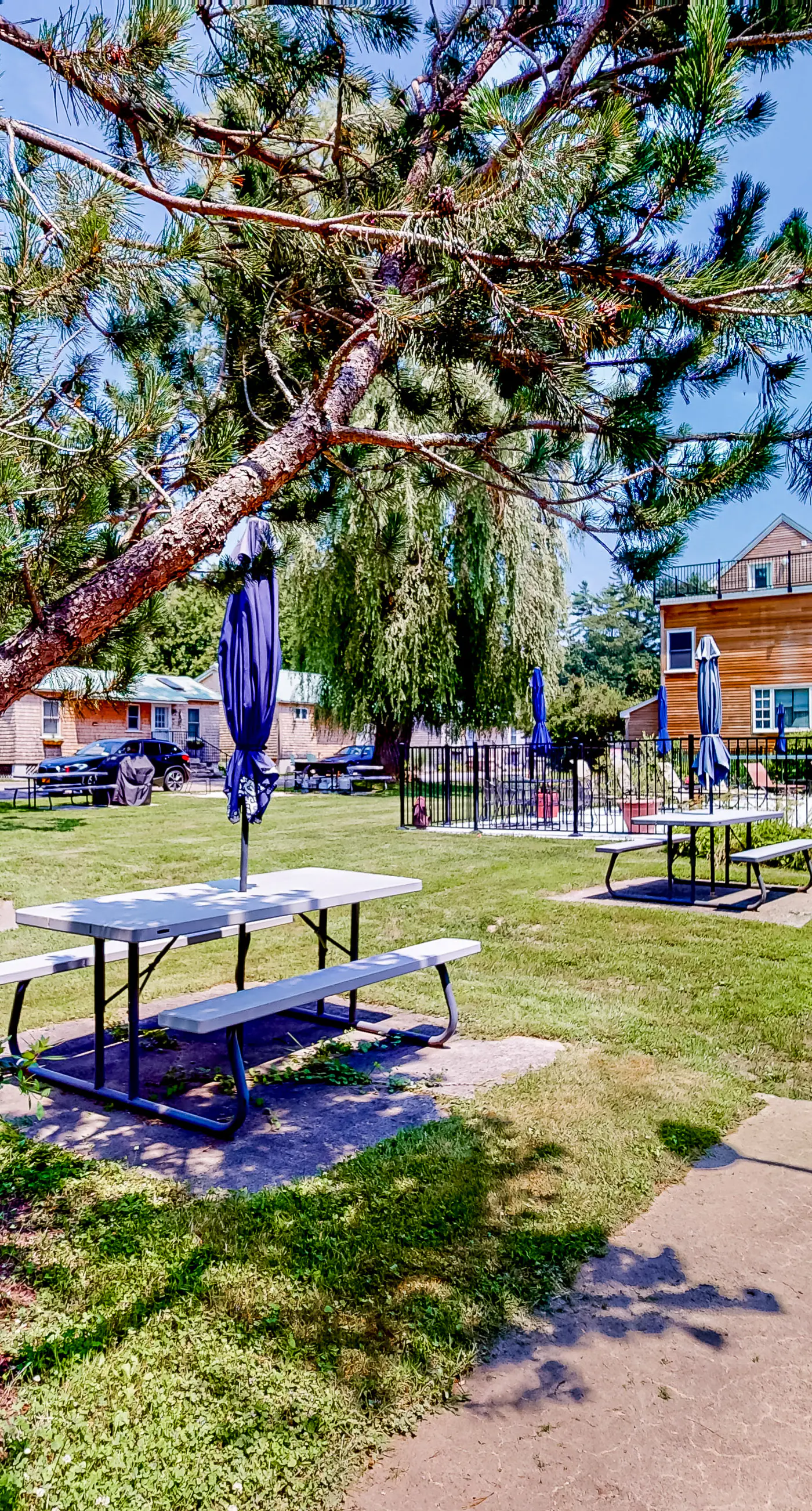 Shore breeze Inn - Tri-Plex