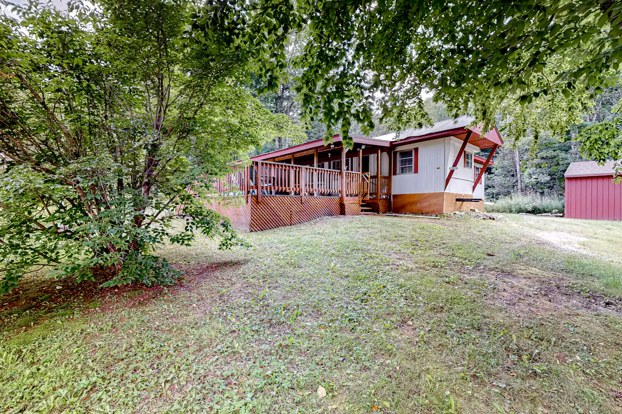 Cozy Dennis Retreat 2 BD Bridgewater, VT Vacation Rental Vacasa