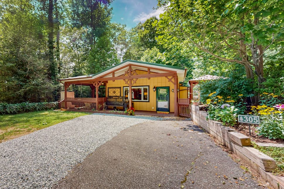 River Hollow Hideaway 2 BD Newland, NC Vacation Rental Vacasa