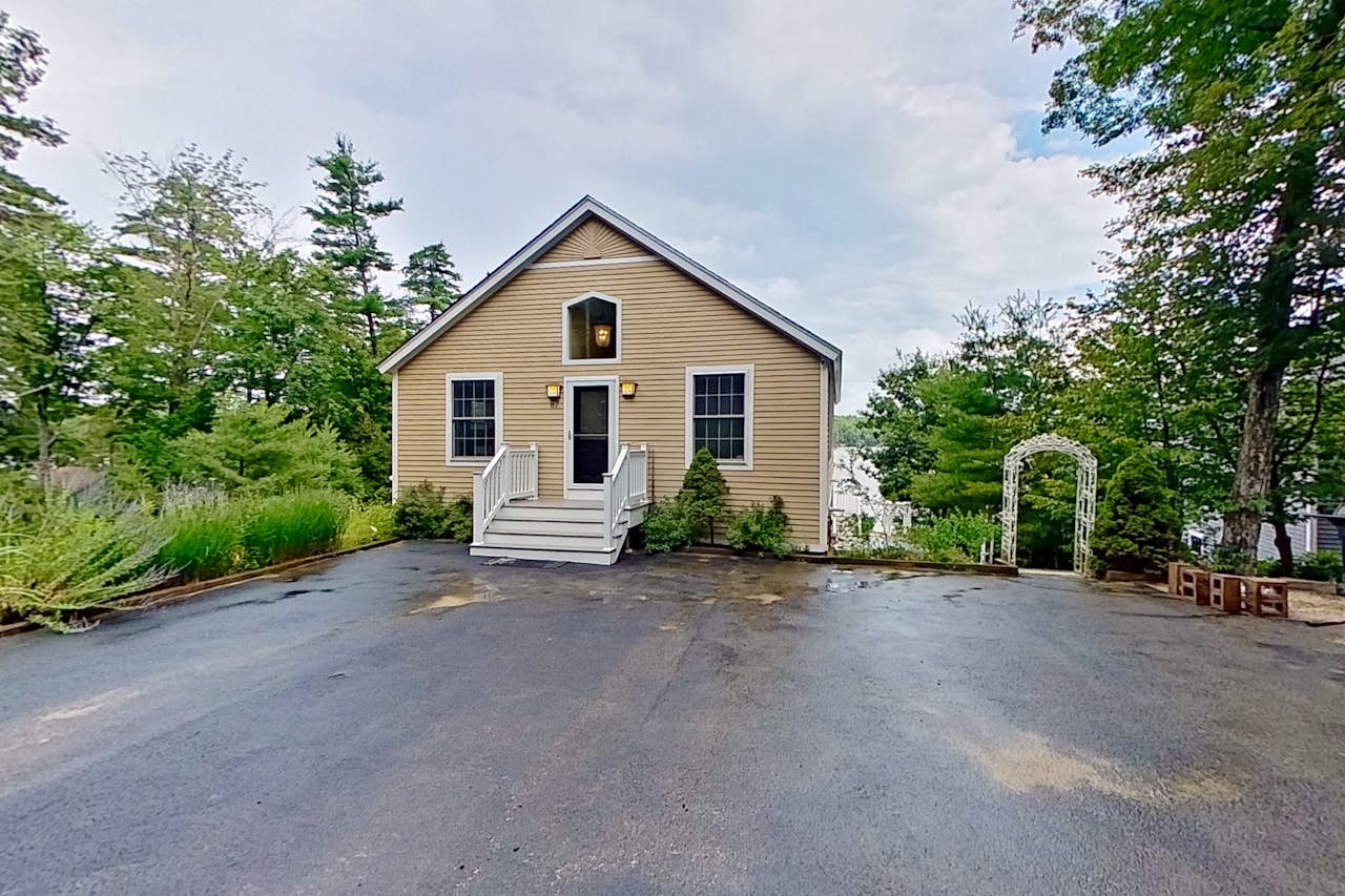 Leaward Shores Guesthouse 2 BD Moultonborough, NH Vacation Rental