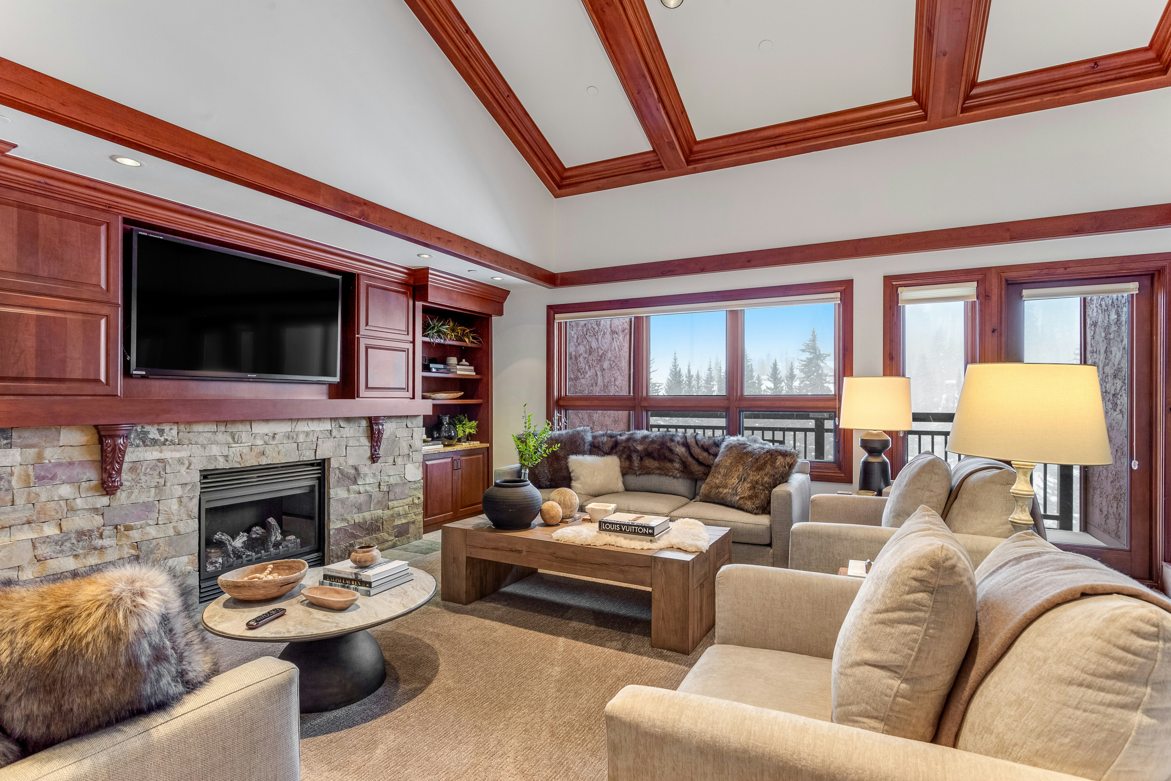 Lion Square Lodge South 750