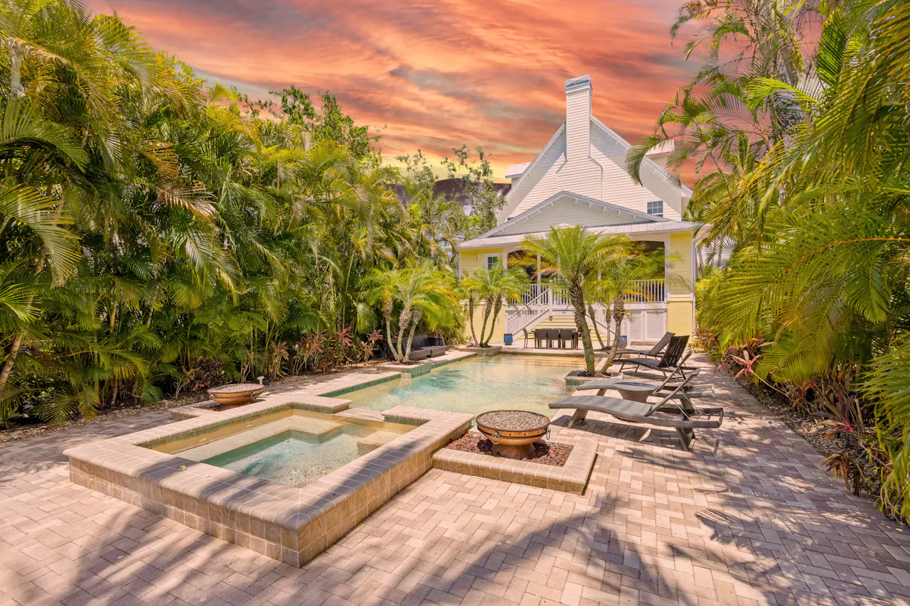 Bay Island Blue Retreat 5 BD Sarasota, FL Vacation Rental Vacasa