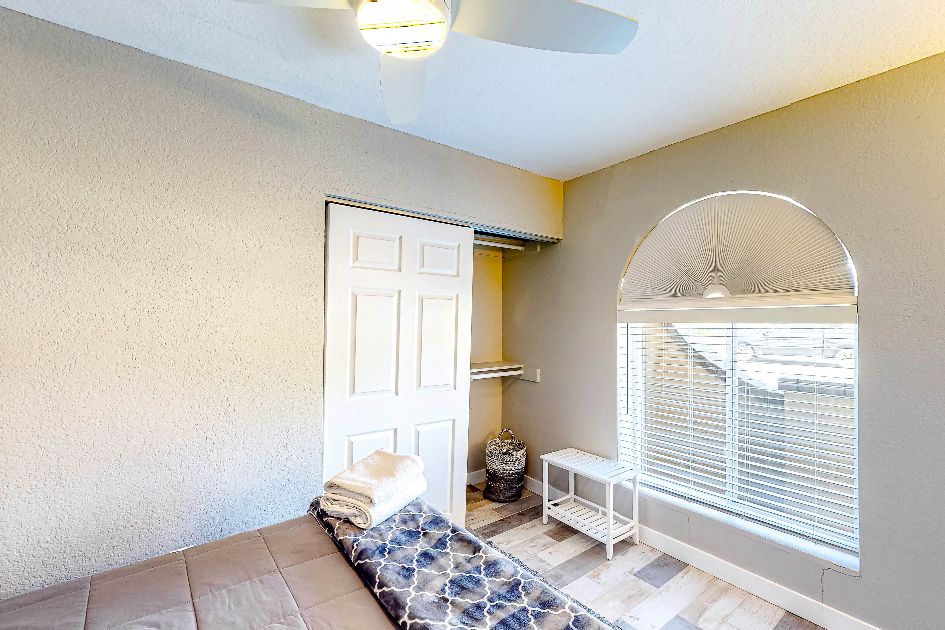 WeeCasa-Poolside Paradise