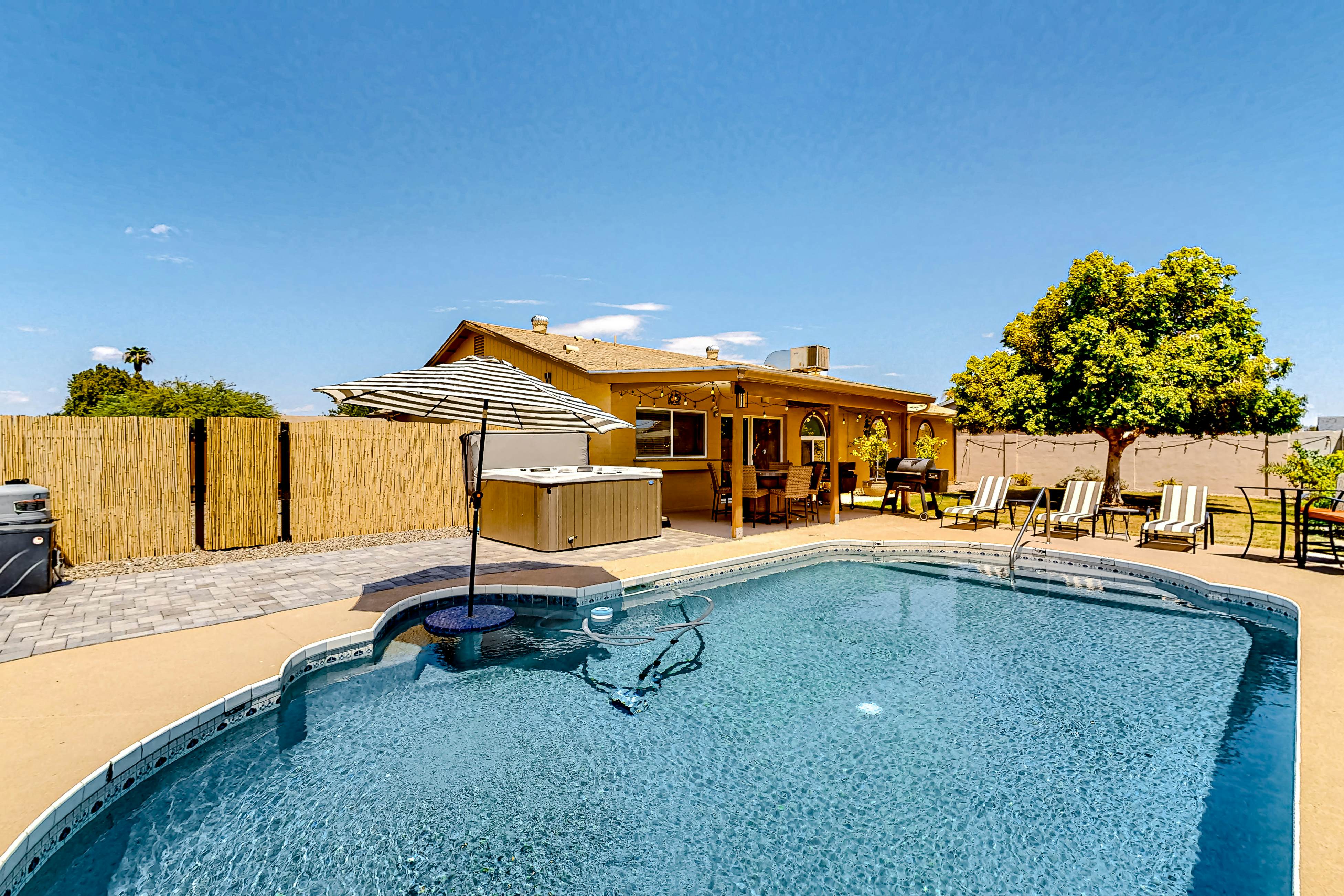 WeeCasa-Poolside Paradise