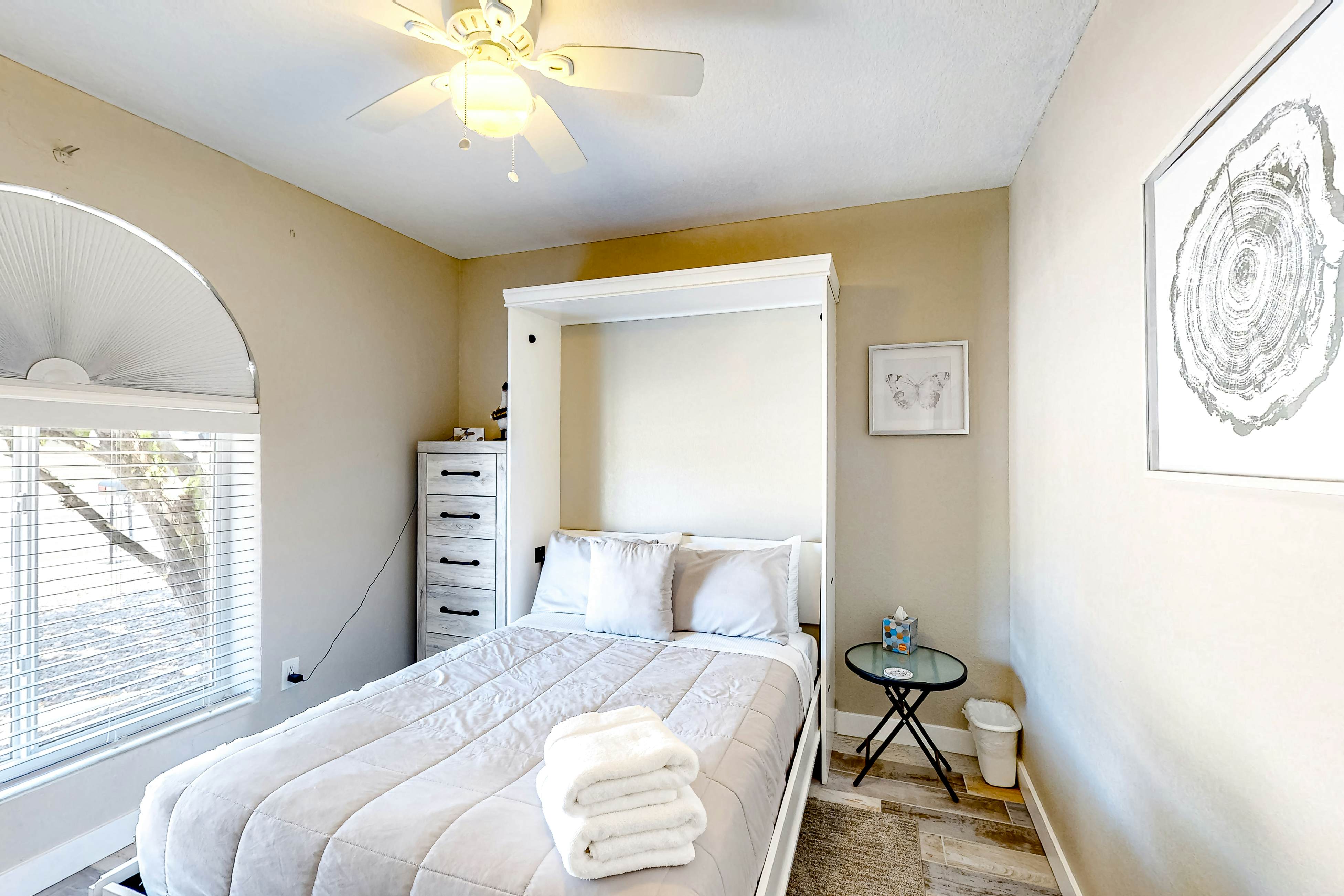 WeeCasa-Poolside Paradise