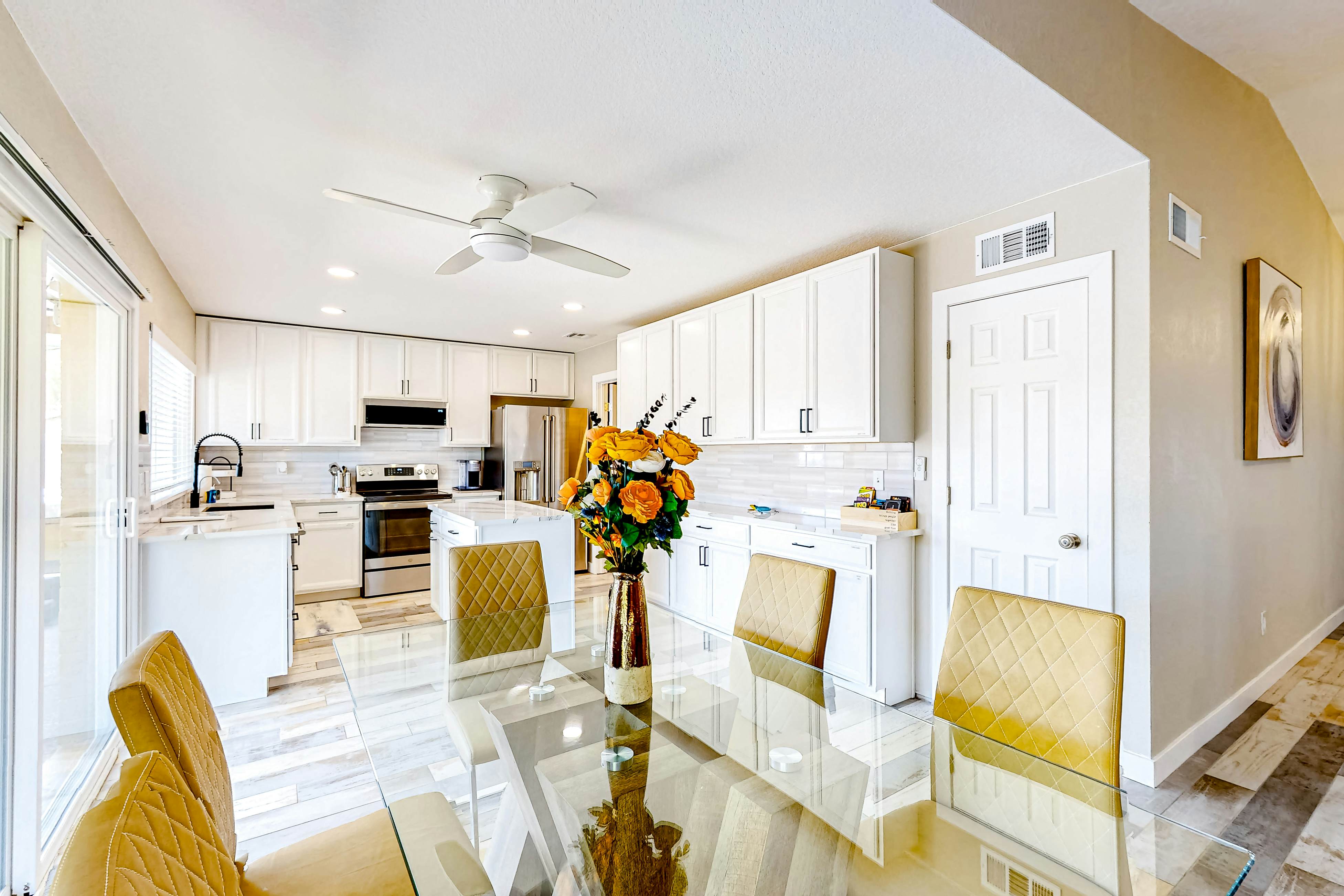 WeeCasa-Poolside Paradise