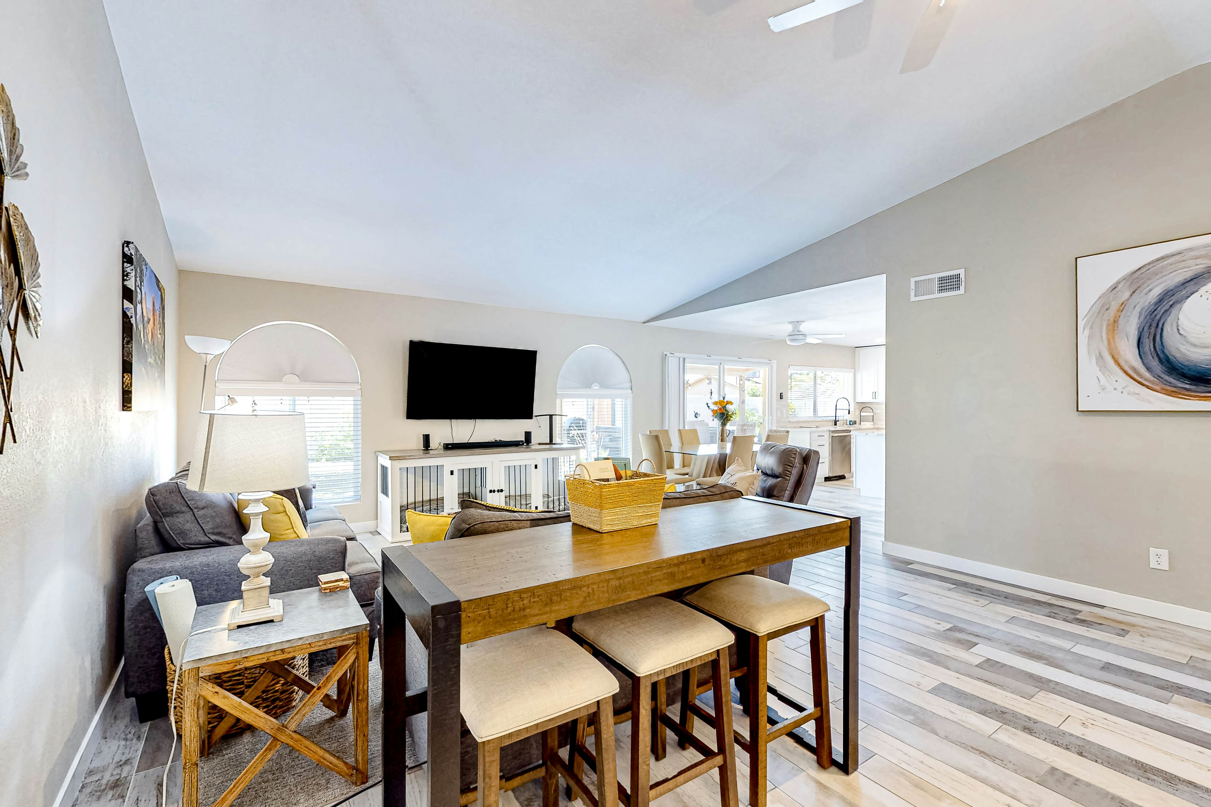 WeeCasa-Poolside Paradise