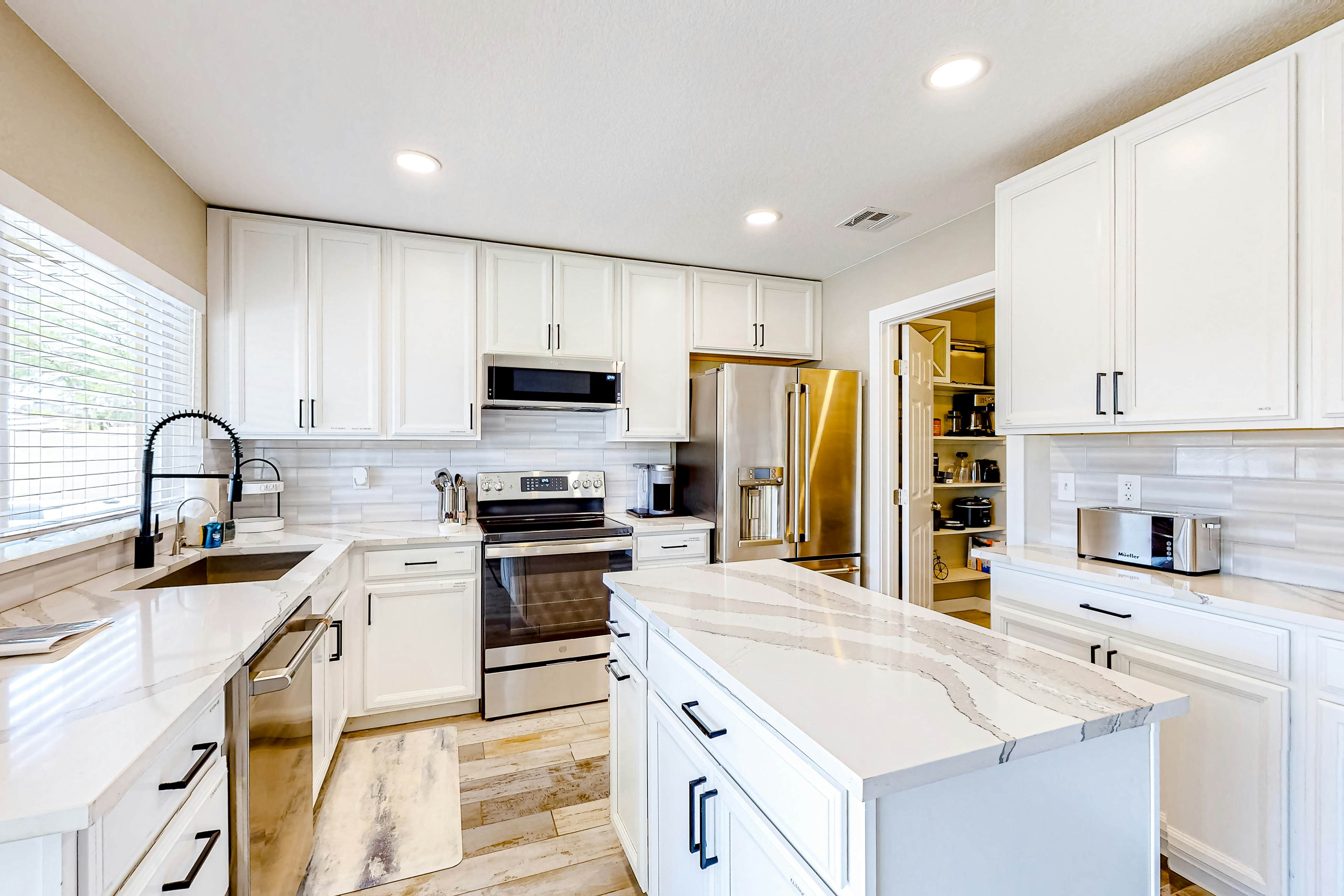 WeeCasa-Poolside Paradise