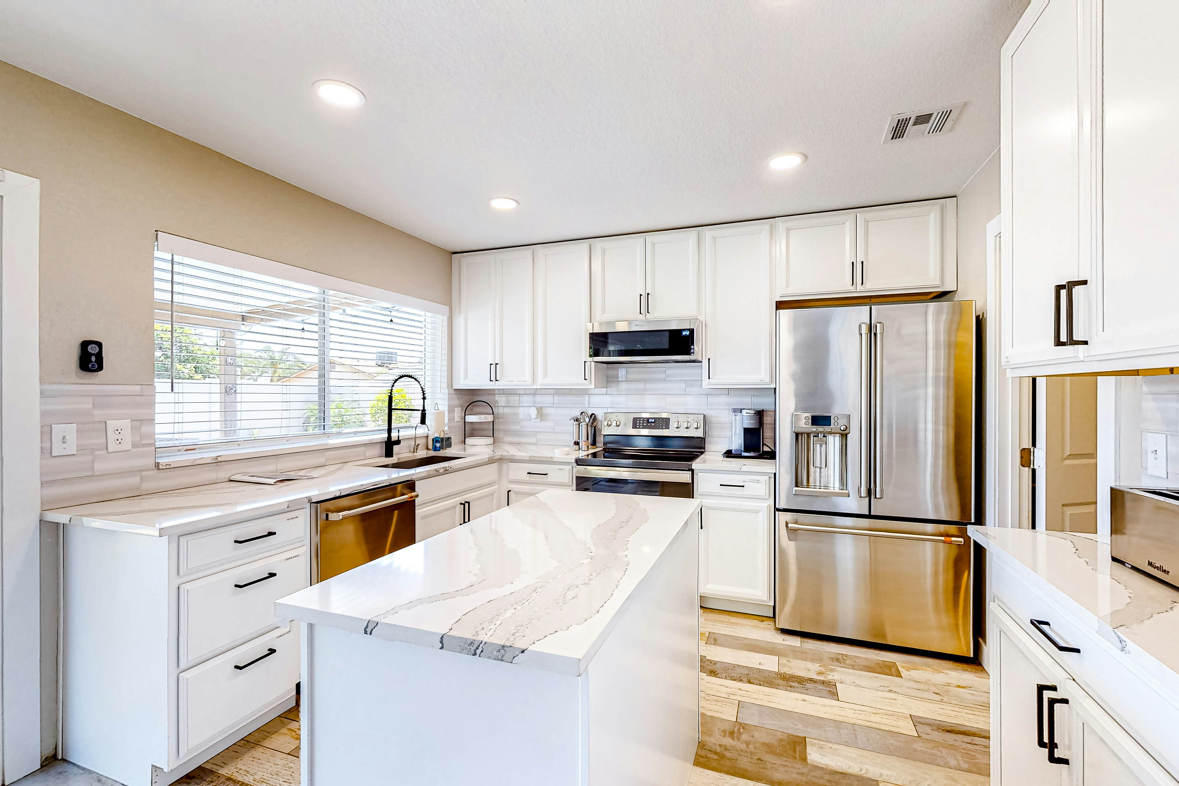 WeeCasa-Poolside Paradise